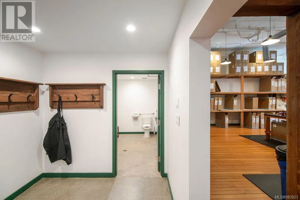 2712 Dunsmuir Ave