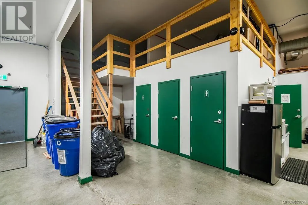 2712 Dunsmuir Ave