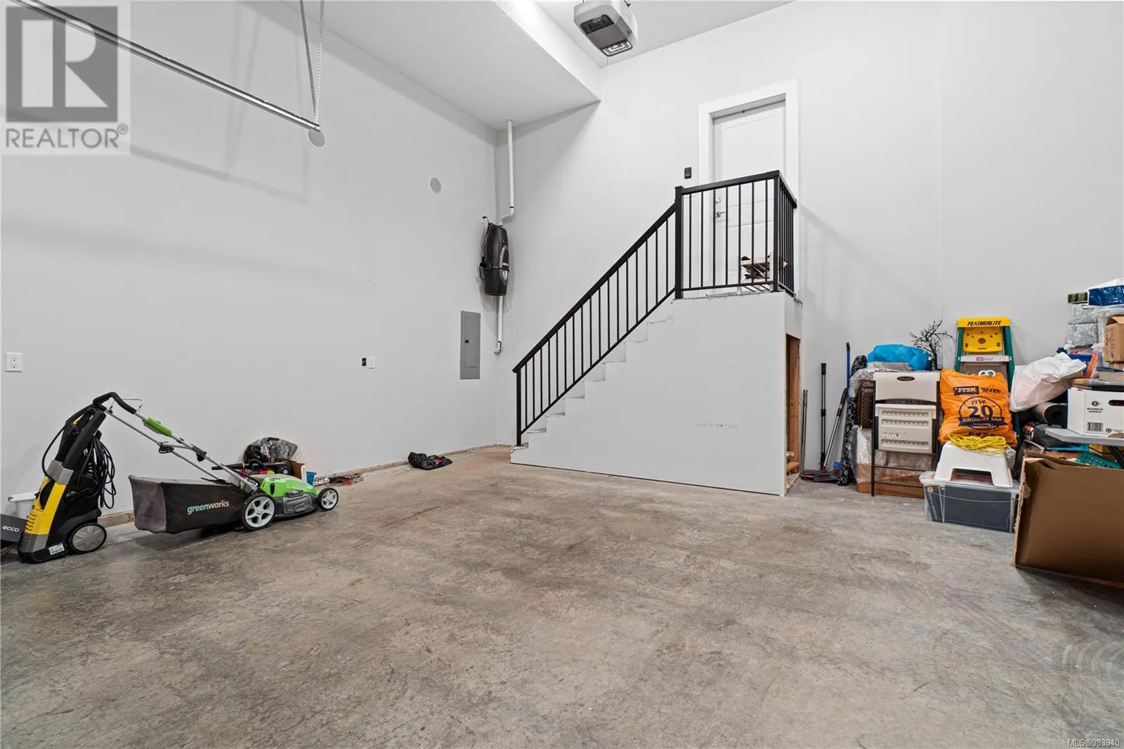 6259 Icarus Dr