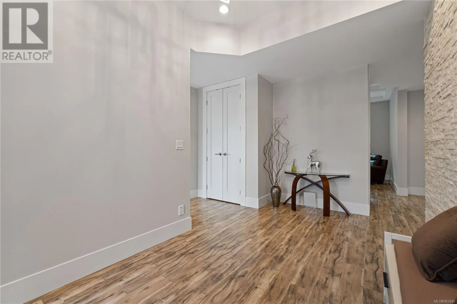 6259 Icarus Dr