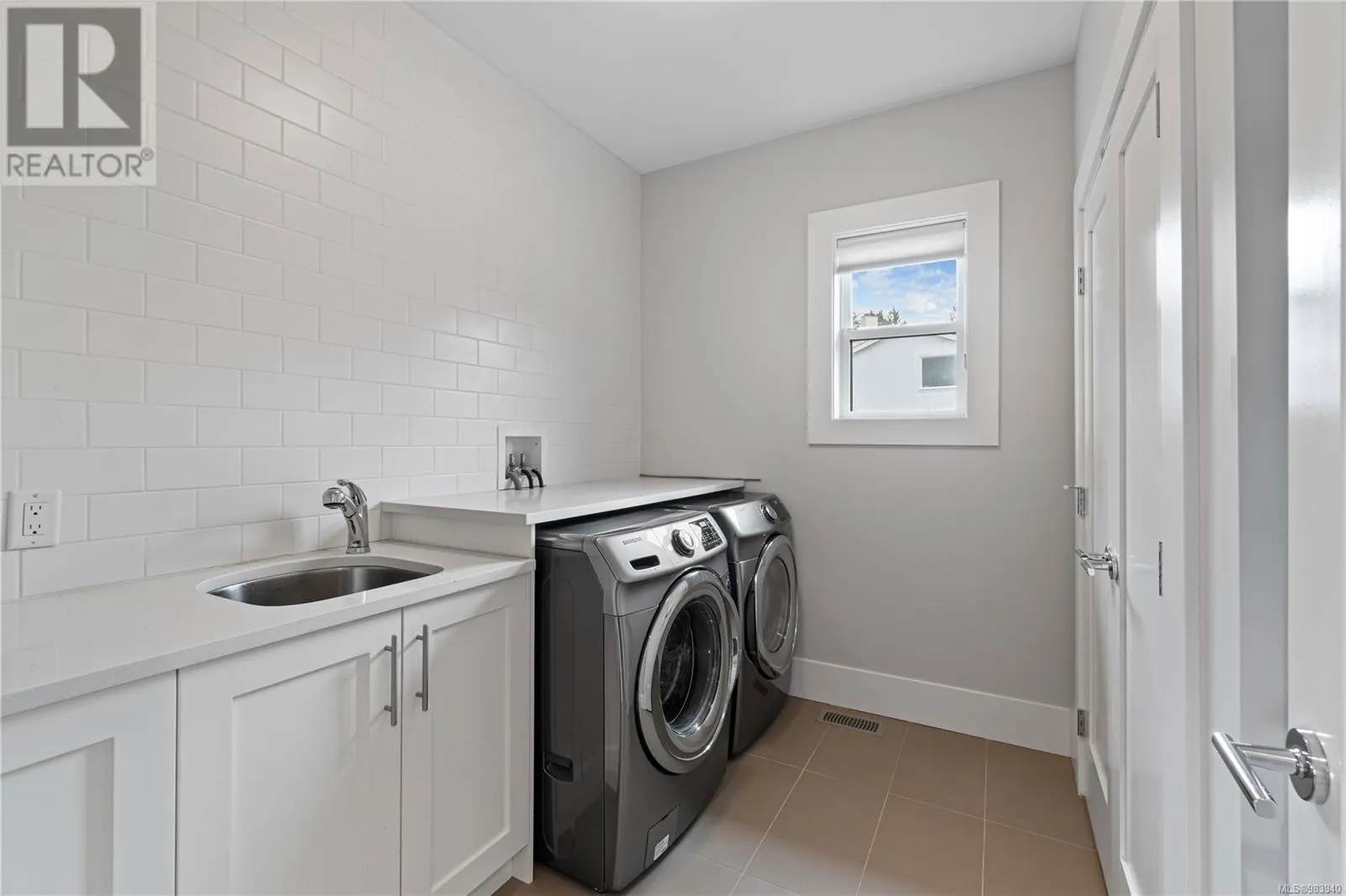 6259 Icarus Dr