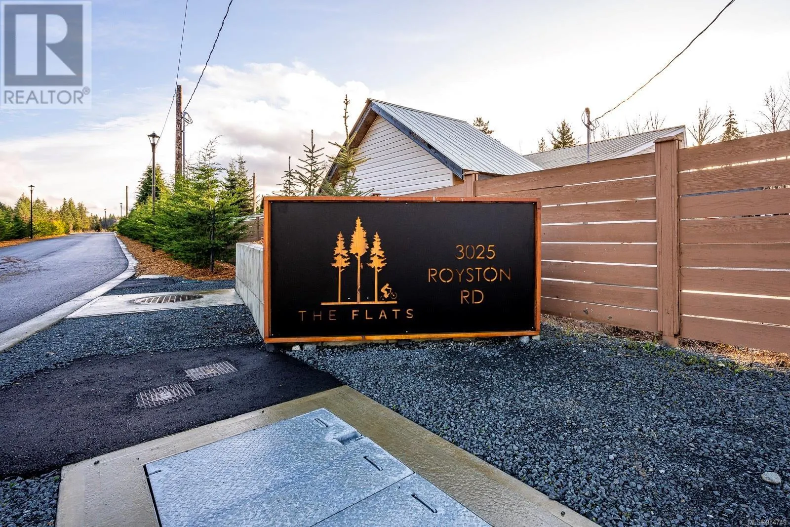 22 3025 Royston Rd