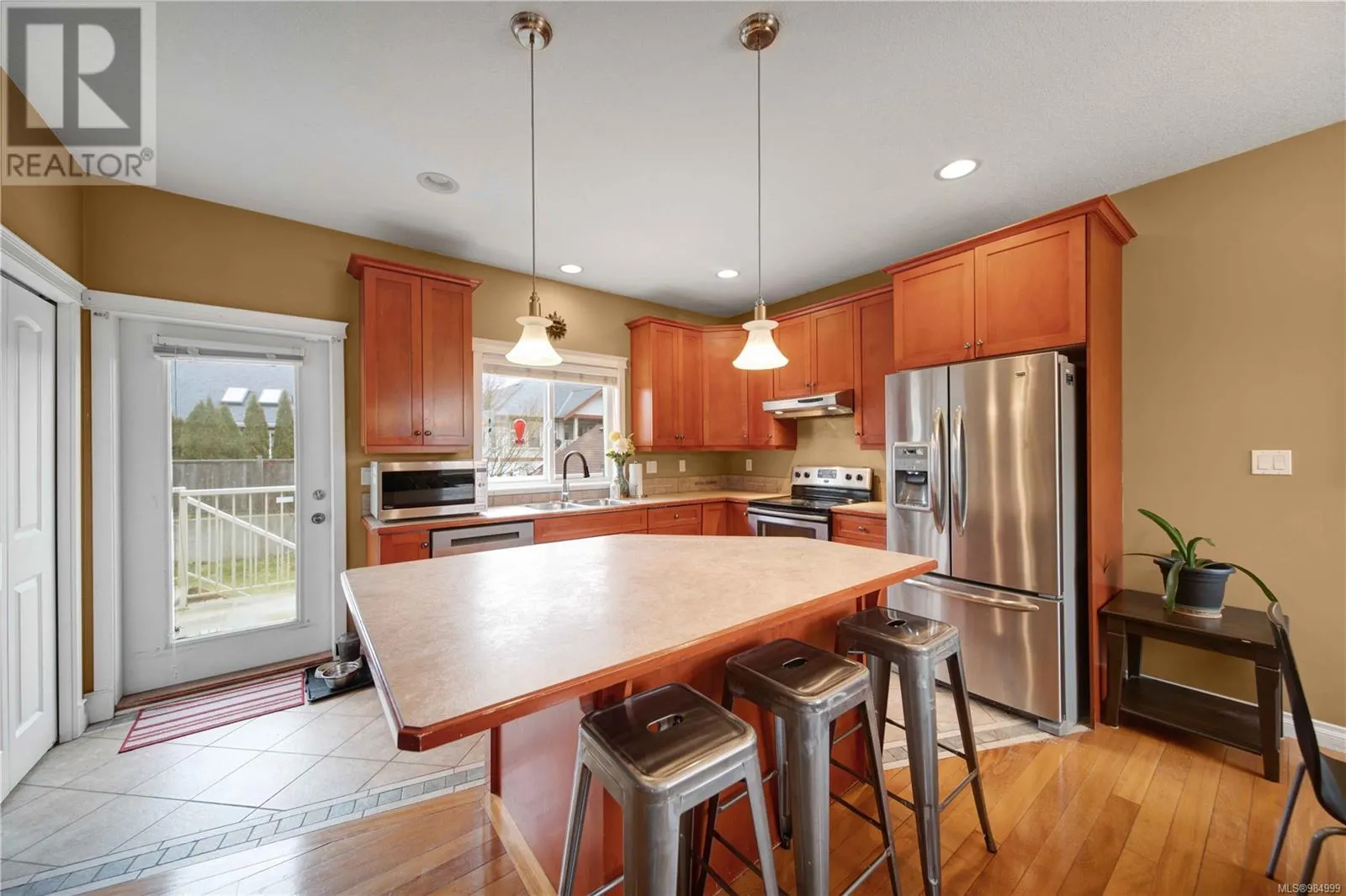 492 Poets Trail Dr