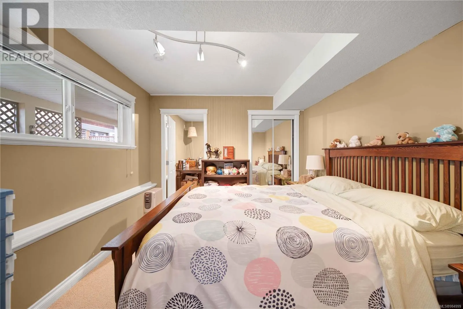 492 Poets Trail Dr