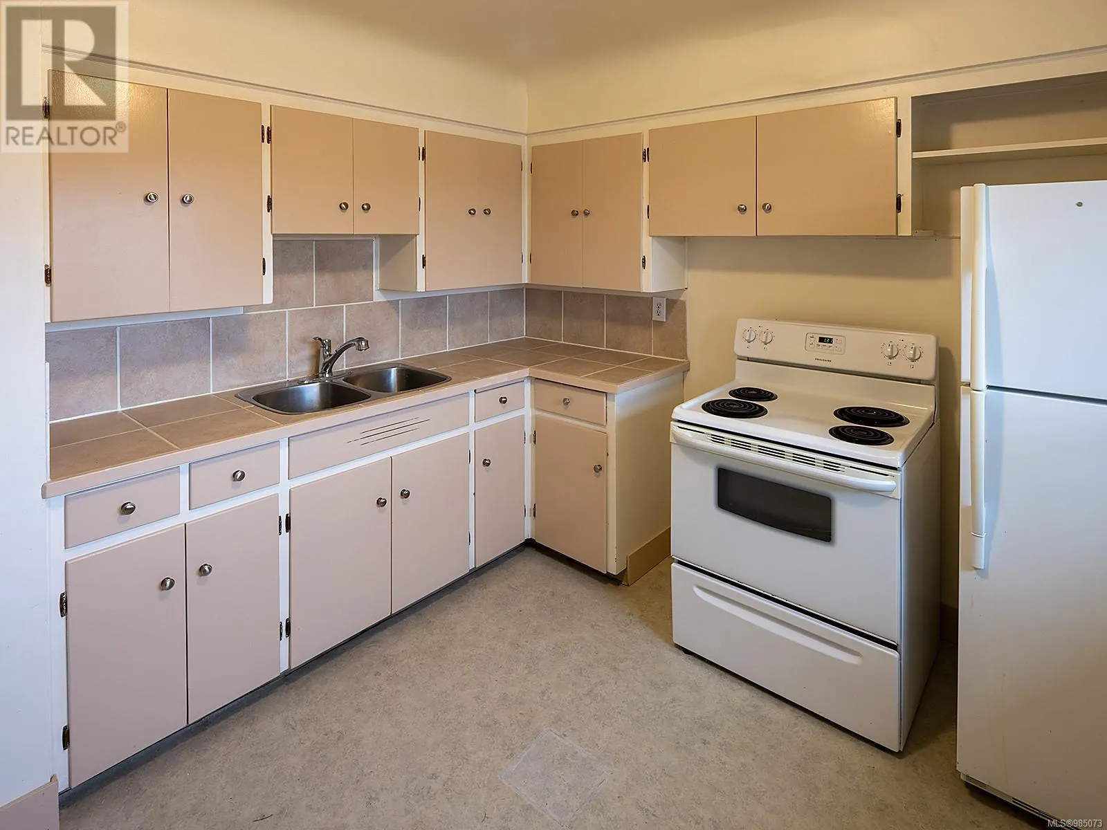 1140- 1148 Esquimalt Rd