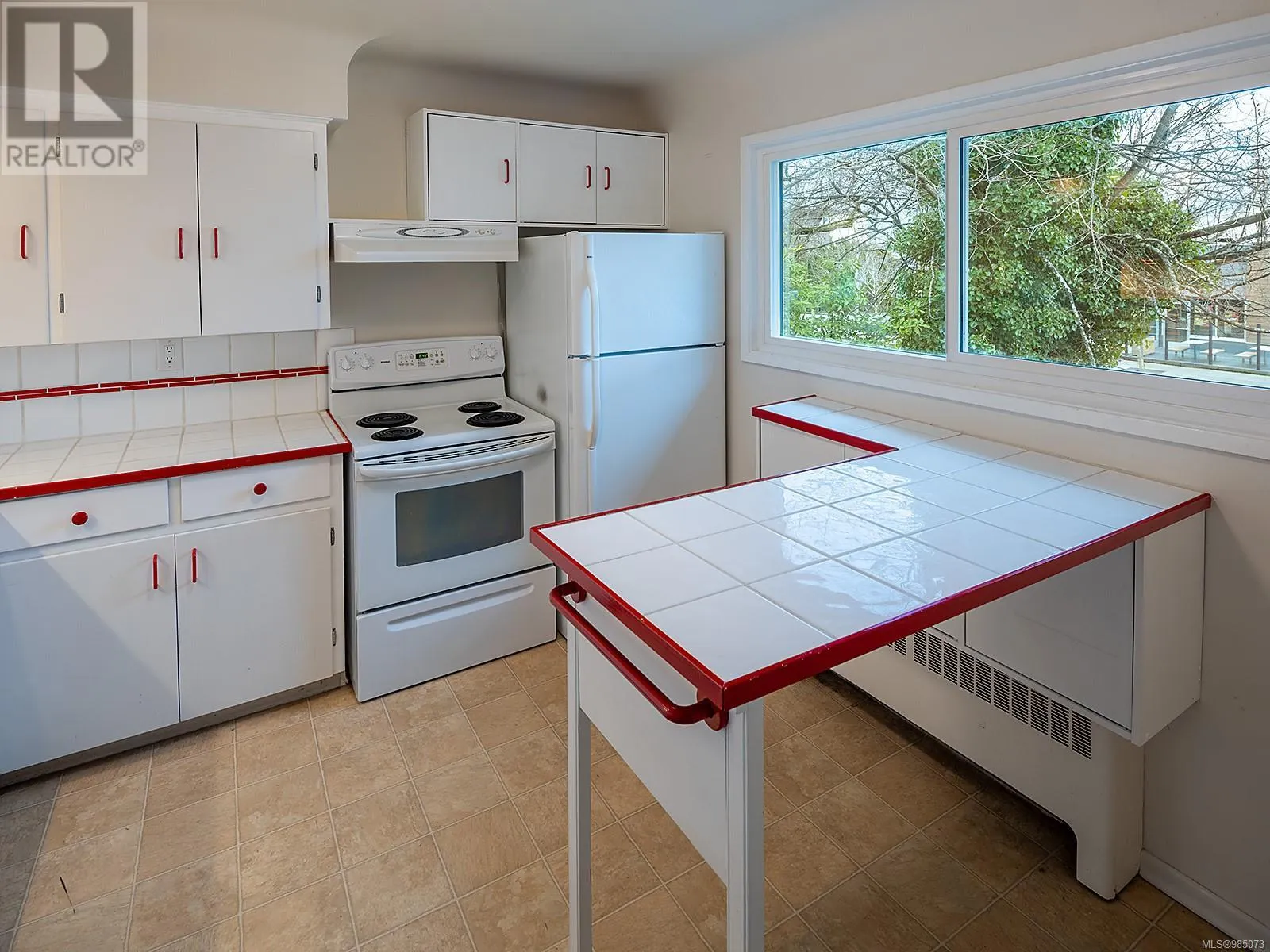 1140- 1148 Esquimalt Rd