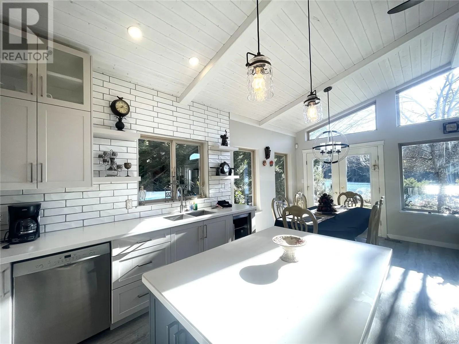 4712 Shell Beach Rd