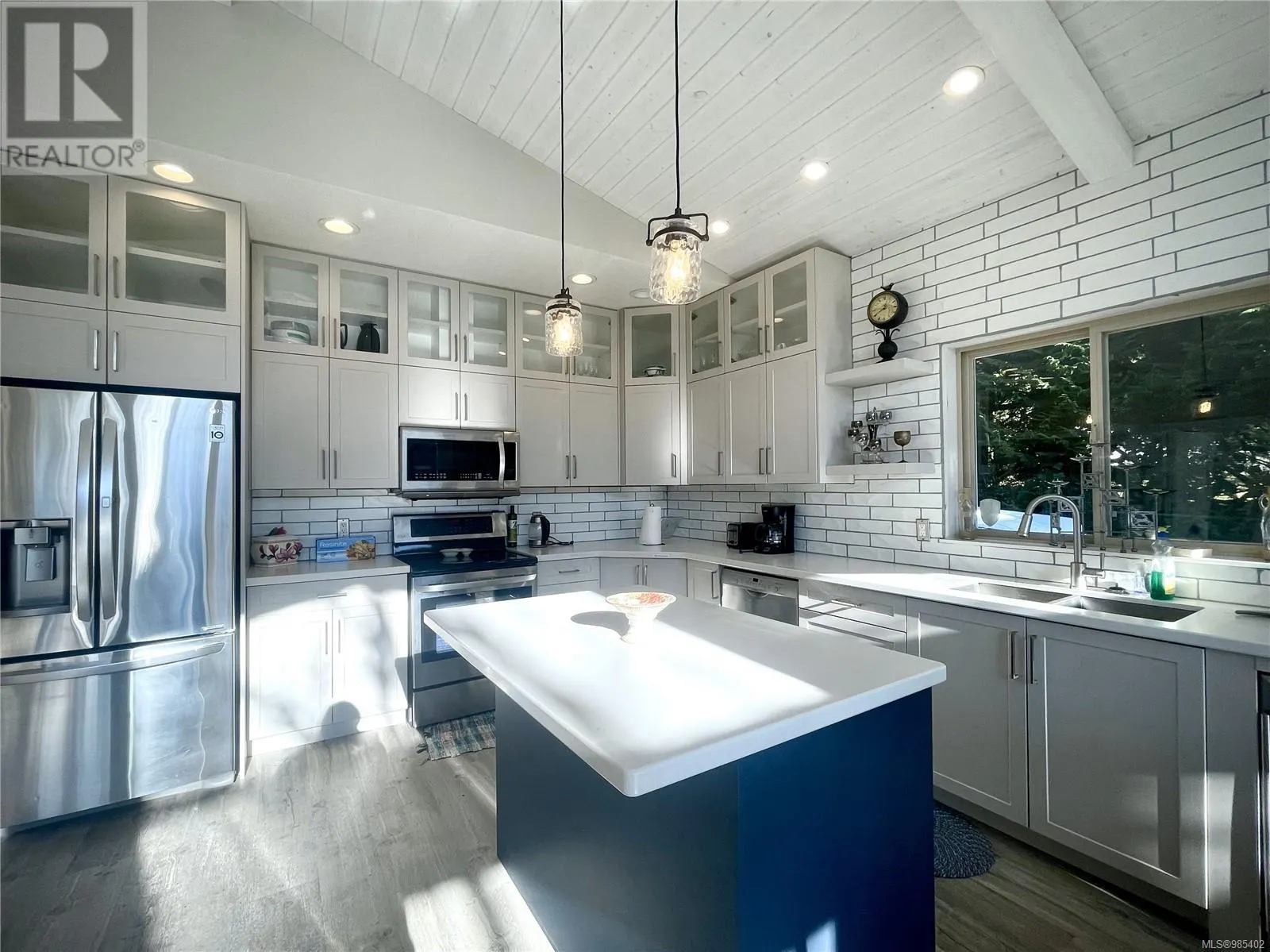 4712 Shell Beach Rd