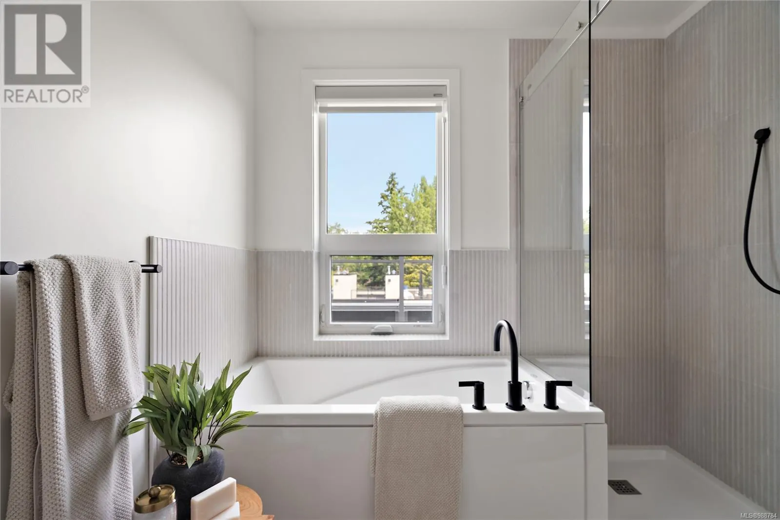 BPH1 1102 Esquimalt Rd