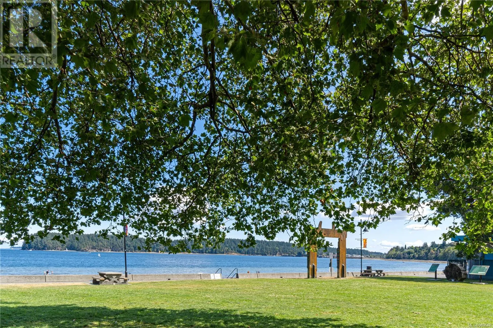 101 2835 Departure Bay Rd