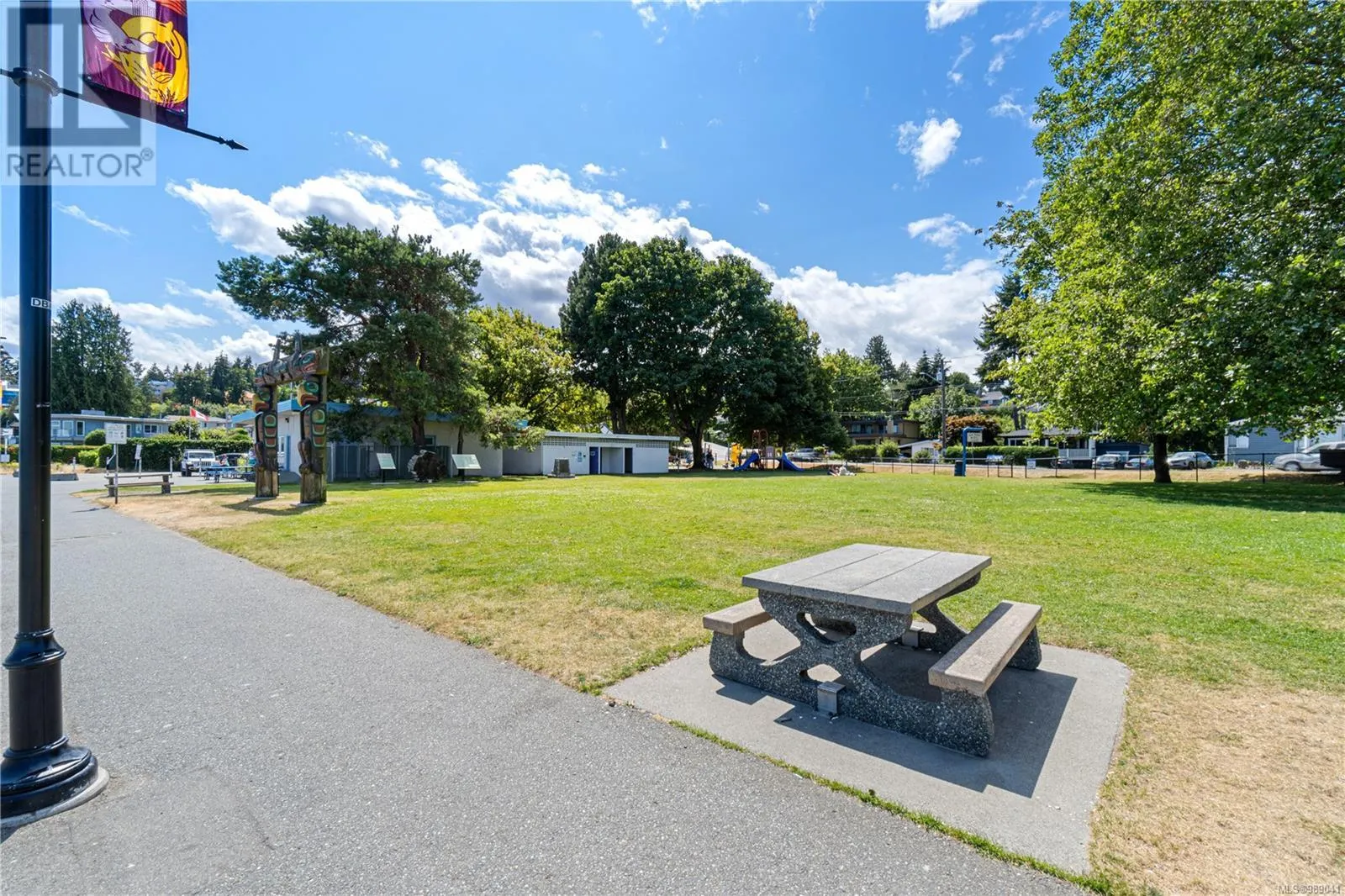 101 2835 Departure Bay Rd