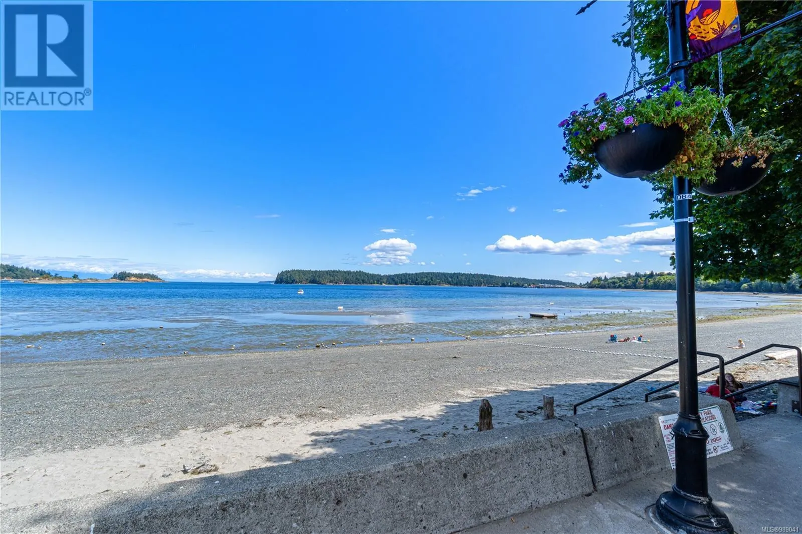 101 2835 Departure Bay Rd