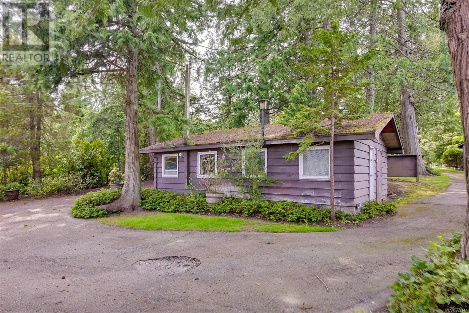 8441 Lochside Dr
