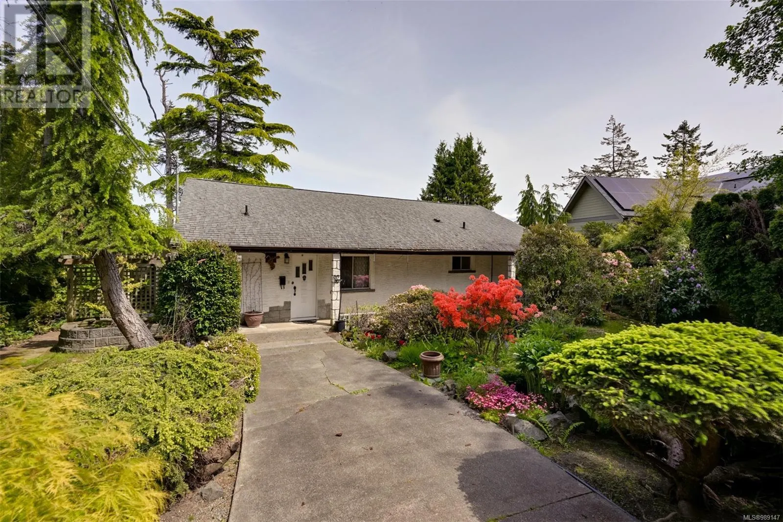 8441 Lochside Dr