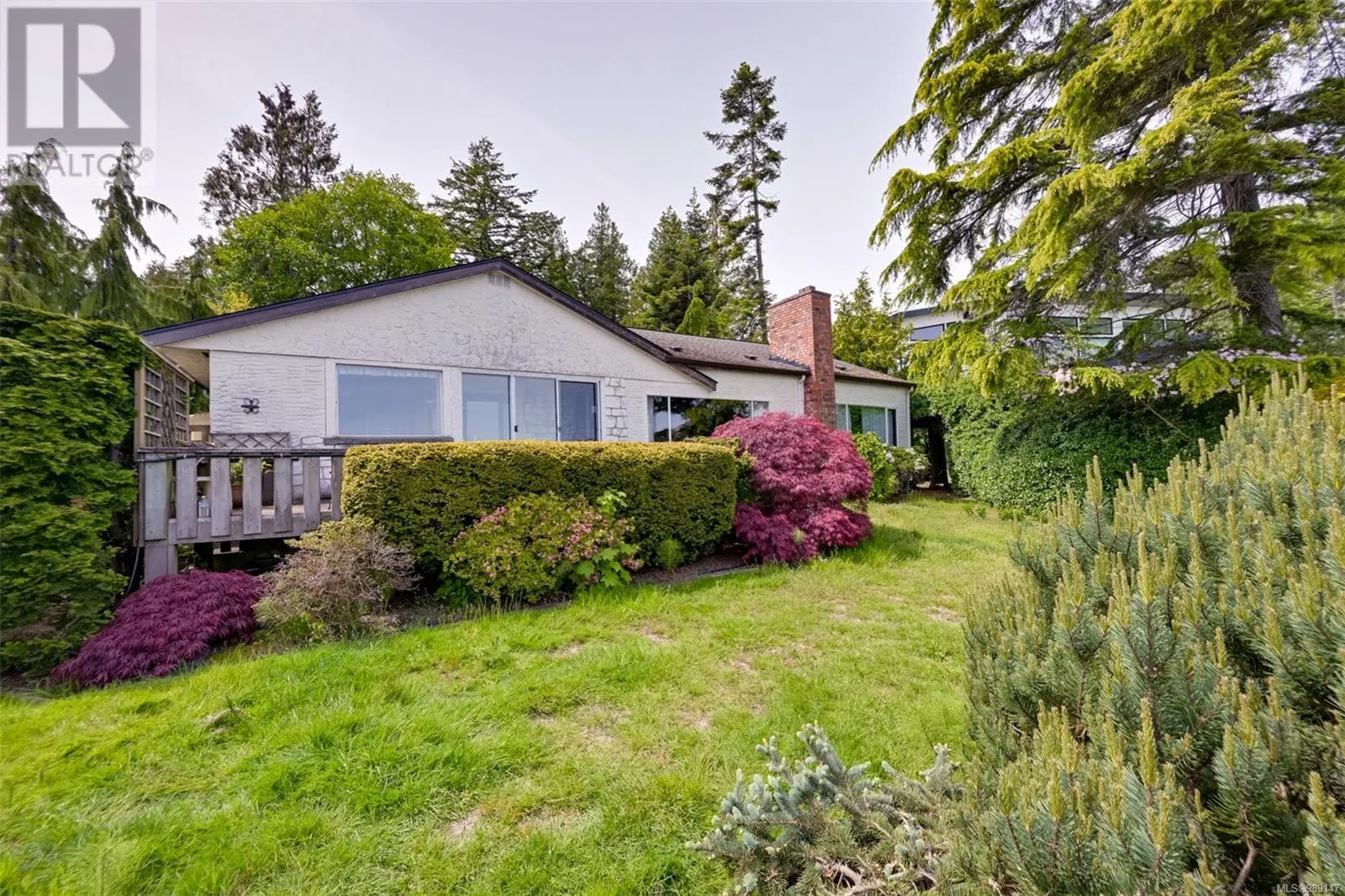 8441 Lochside Dr