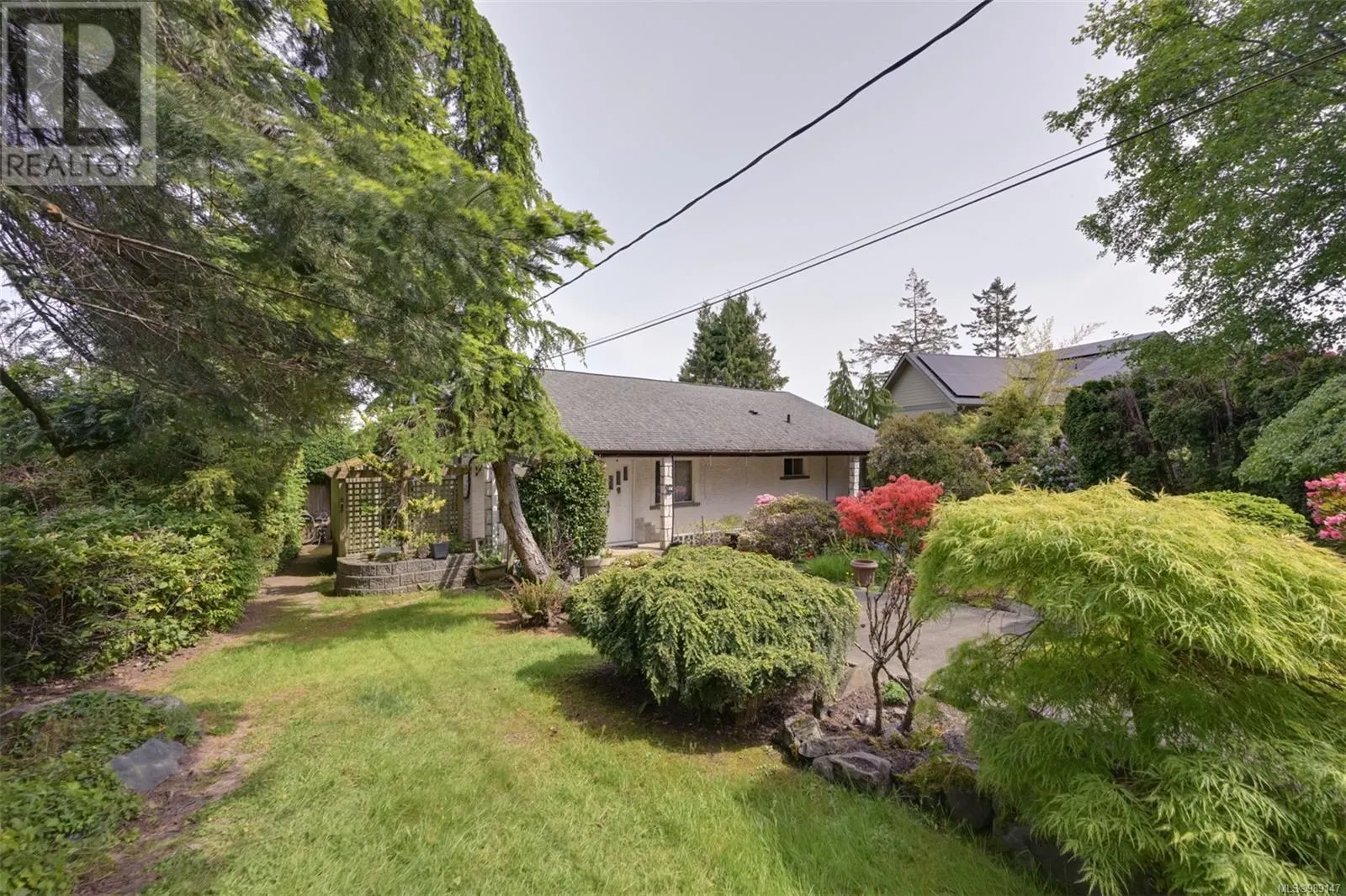 8441 Lochside Dr