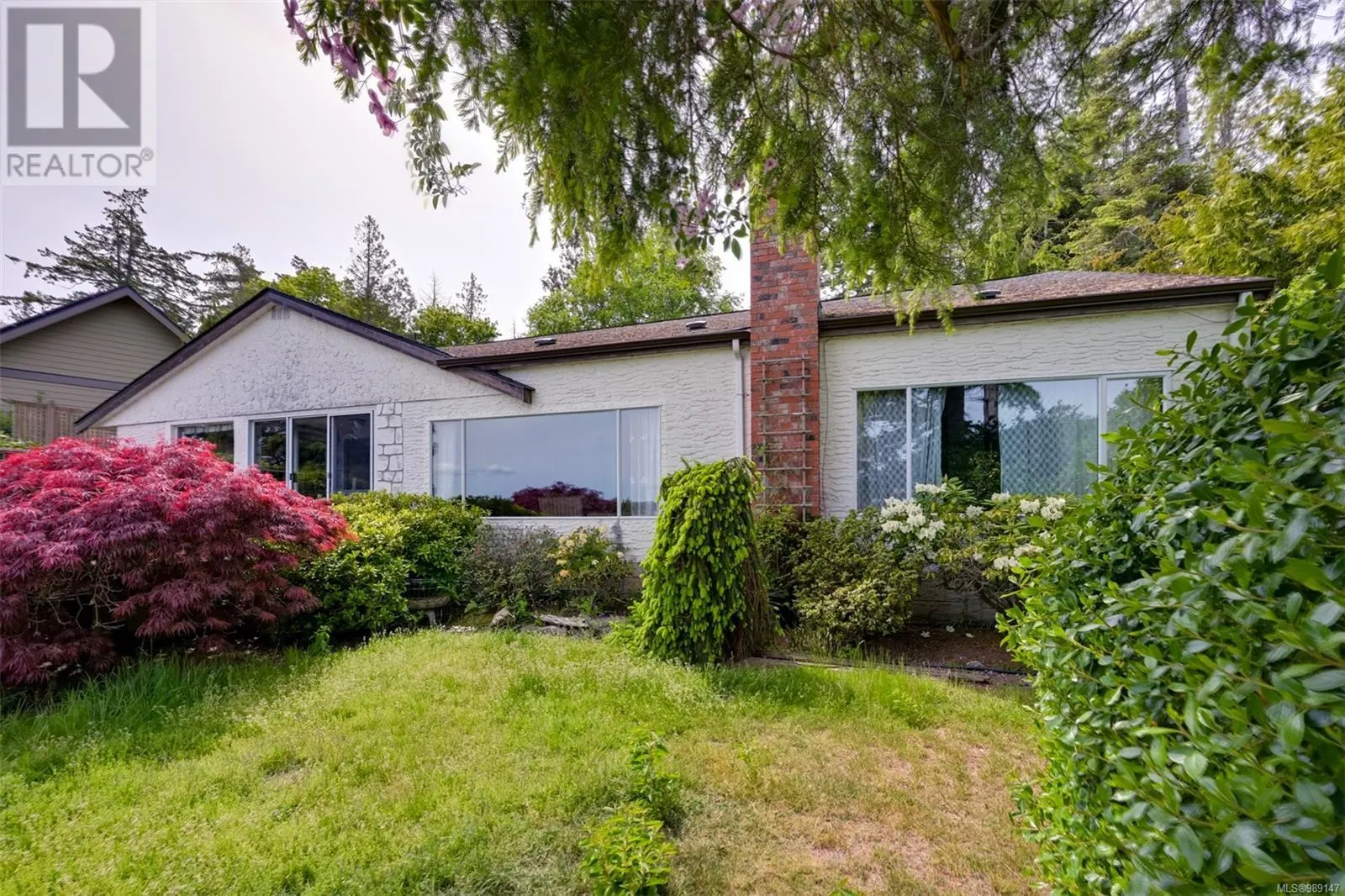 8441 Lochside Dr