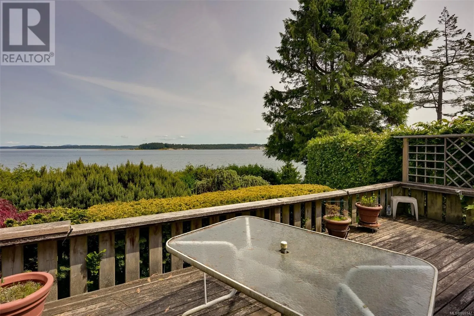8441 Lochside Dr