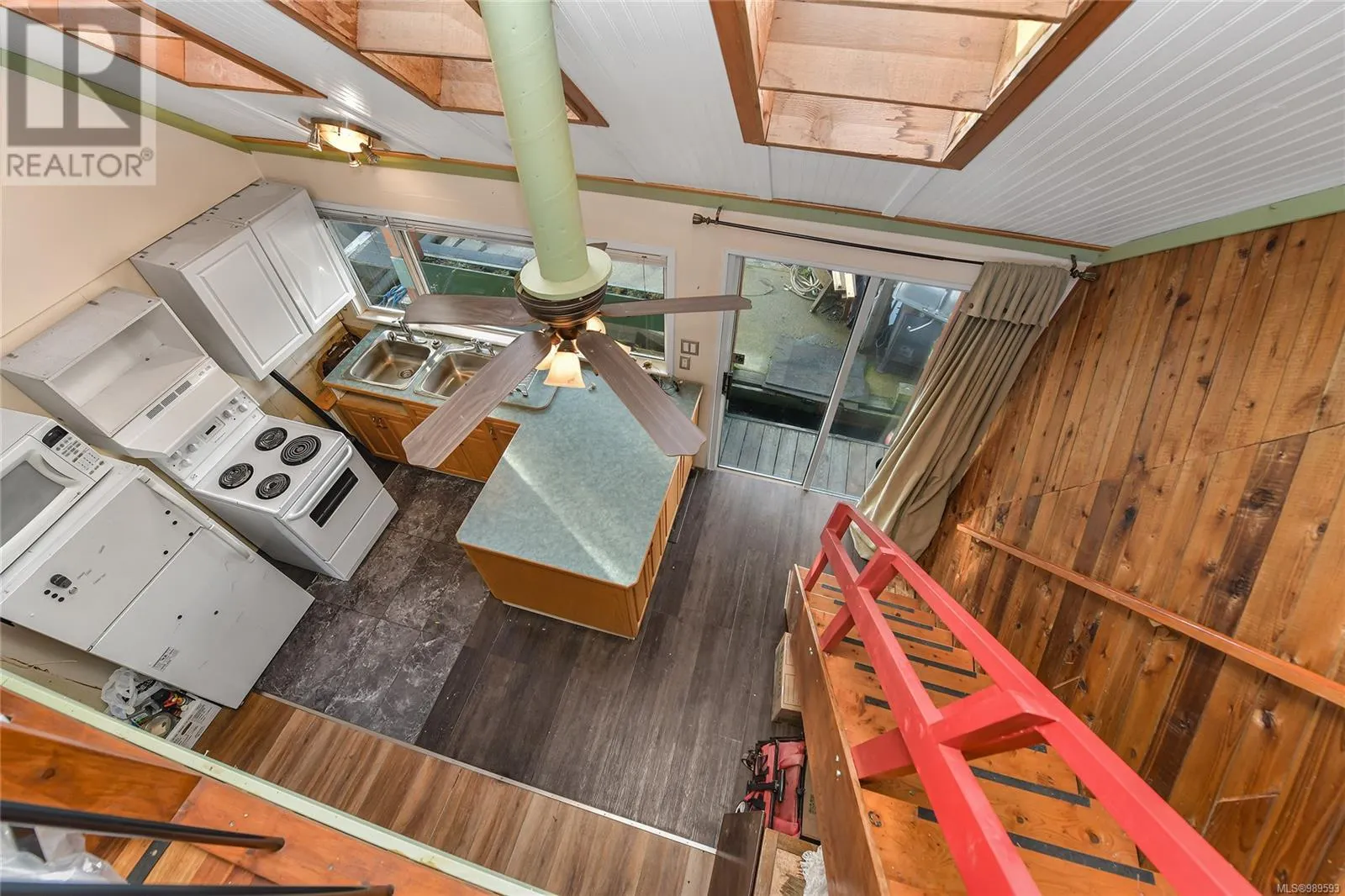 7 1745 Cowichan Bay Rd