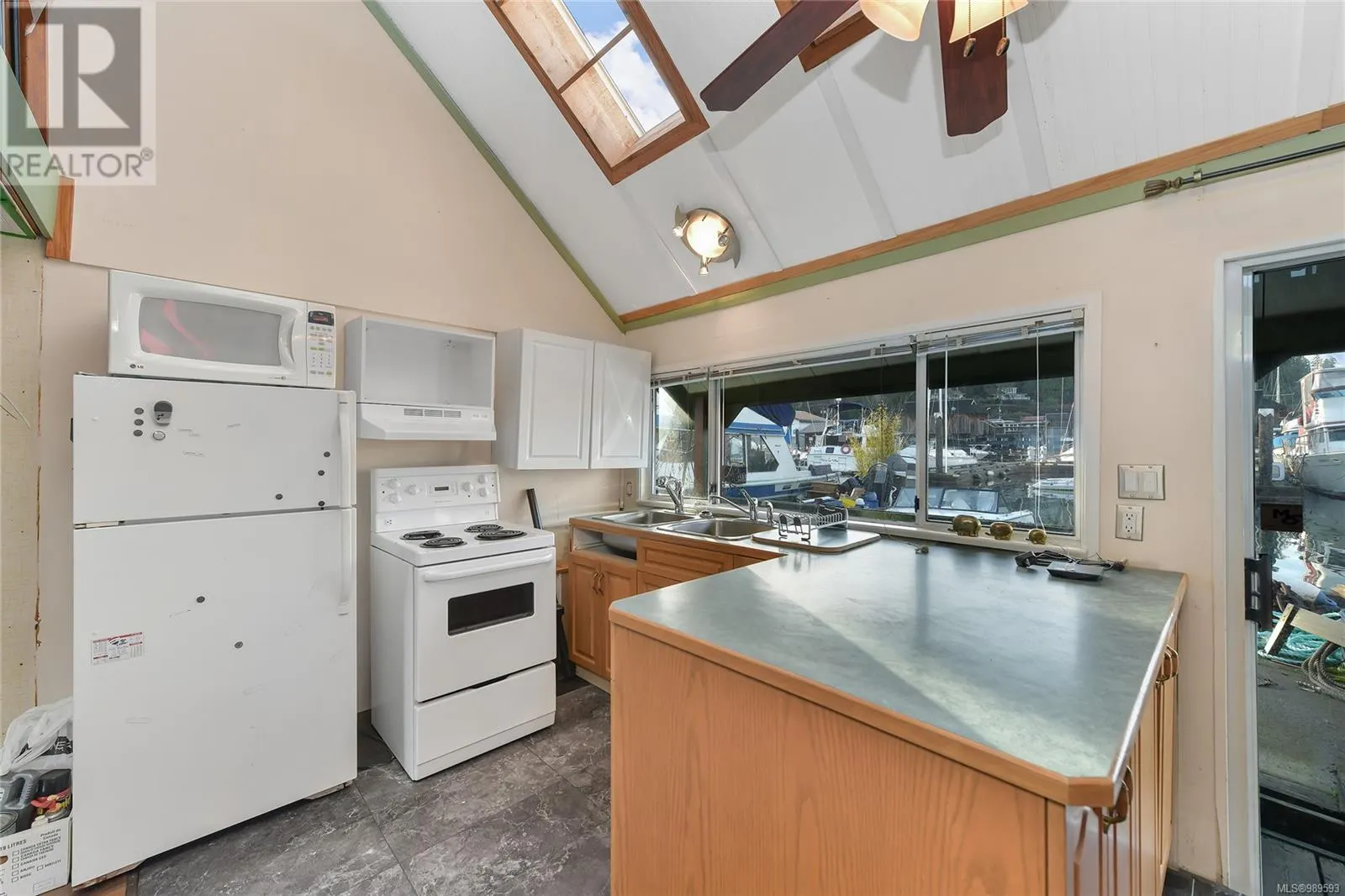 7 1745 Cowichan Bay Rd