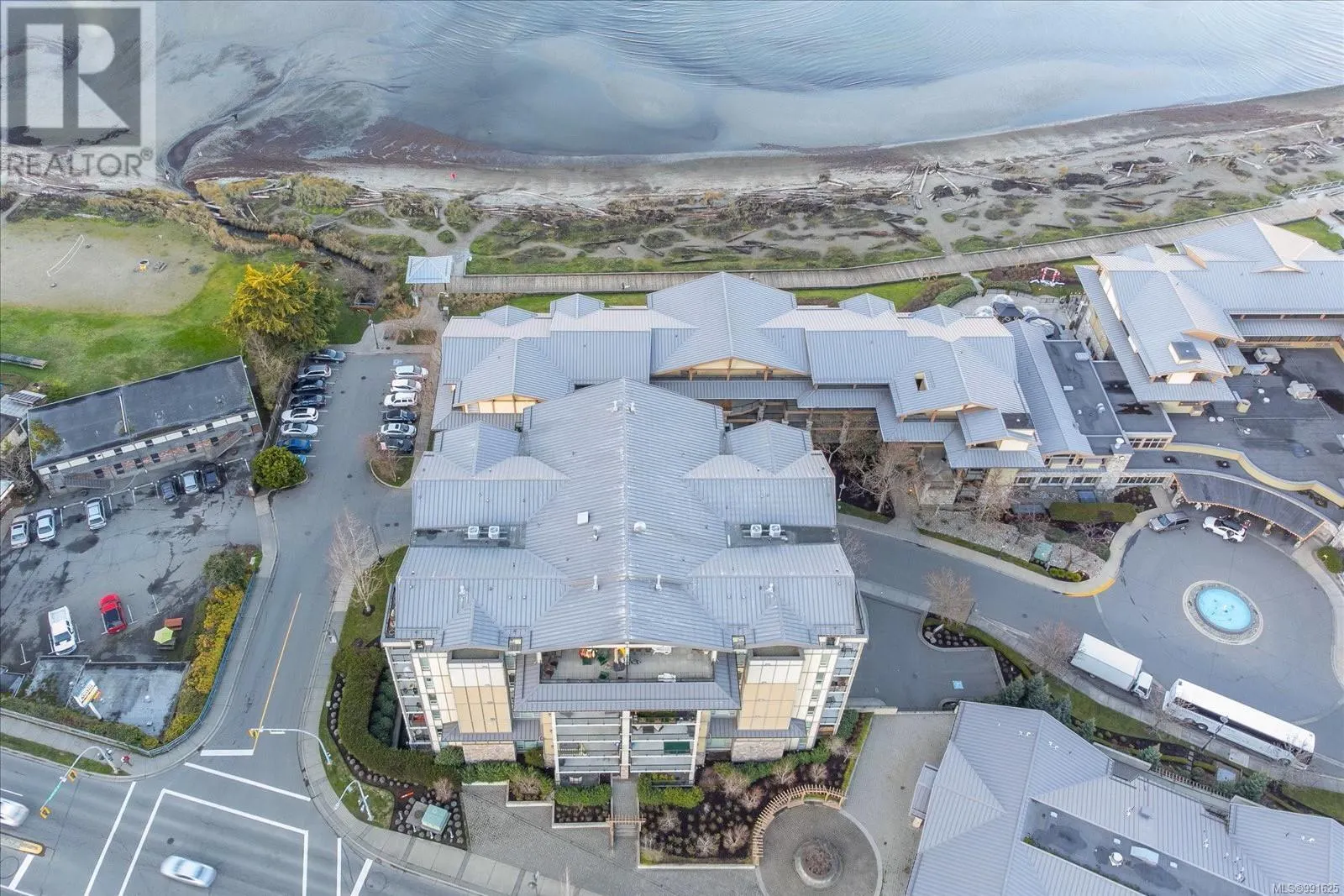 303D 181 Beachside Dr
