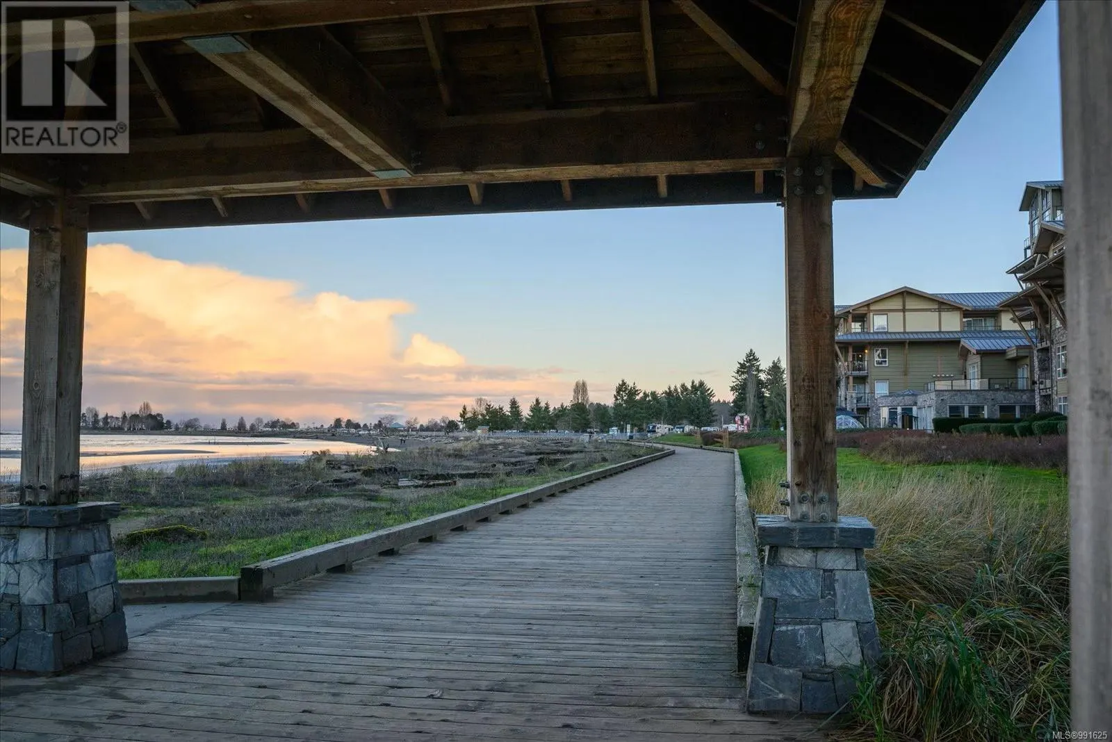 303D 181 Beachside Dr