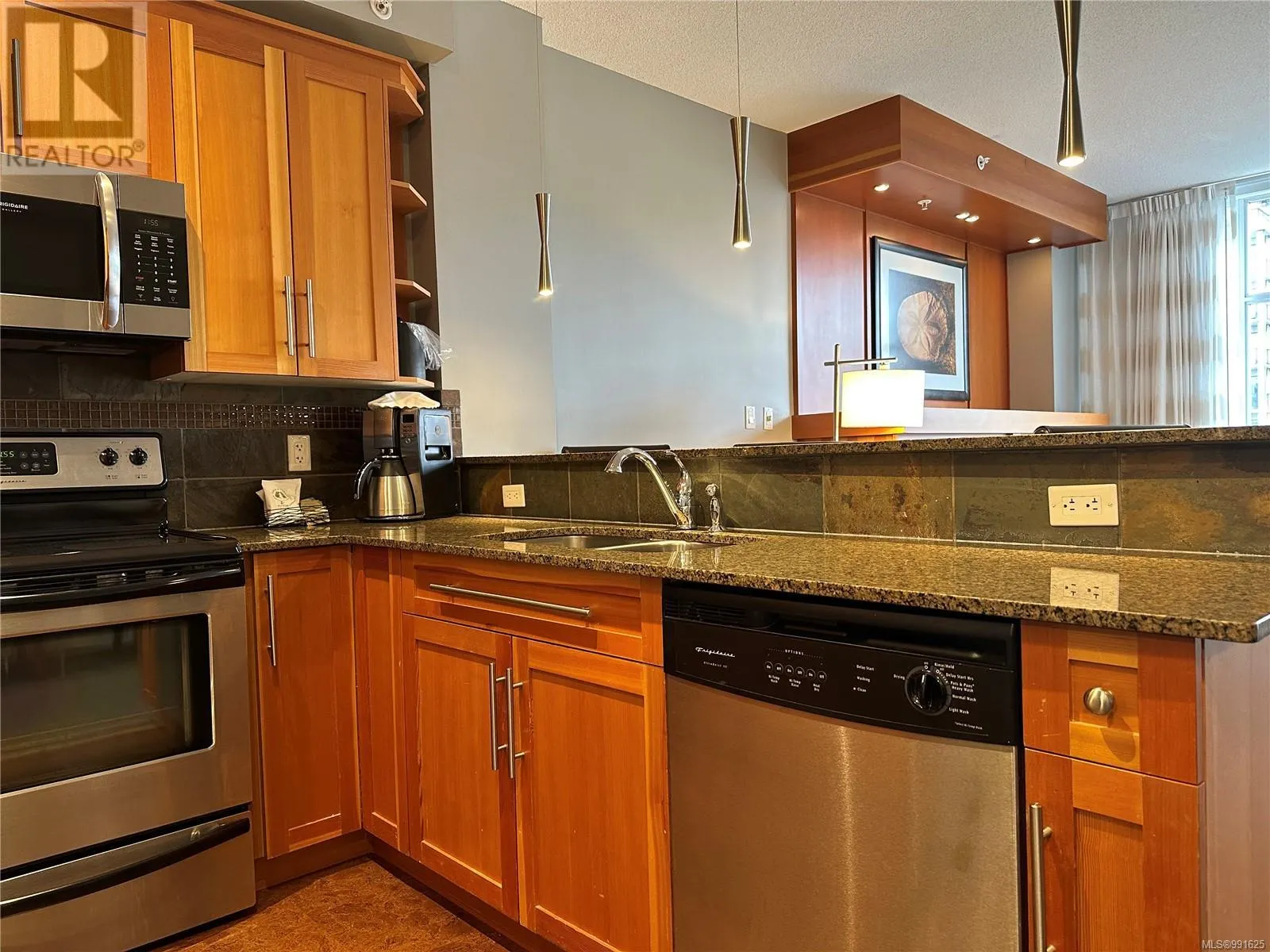 303D 181 Beachside Dr