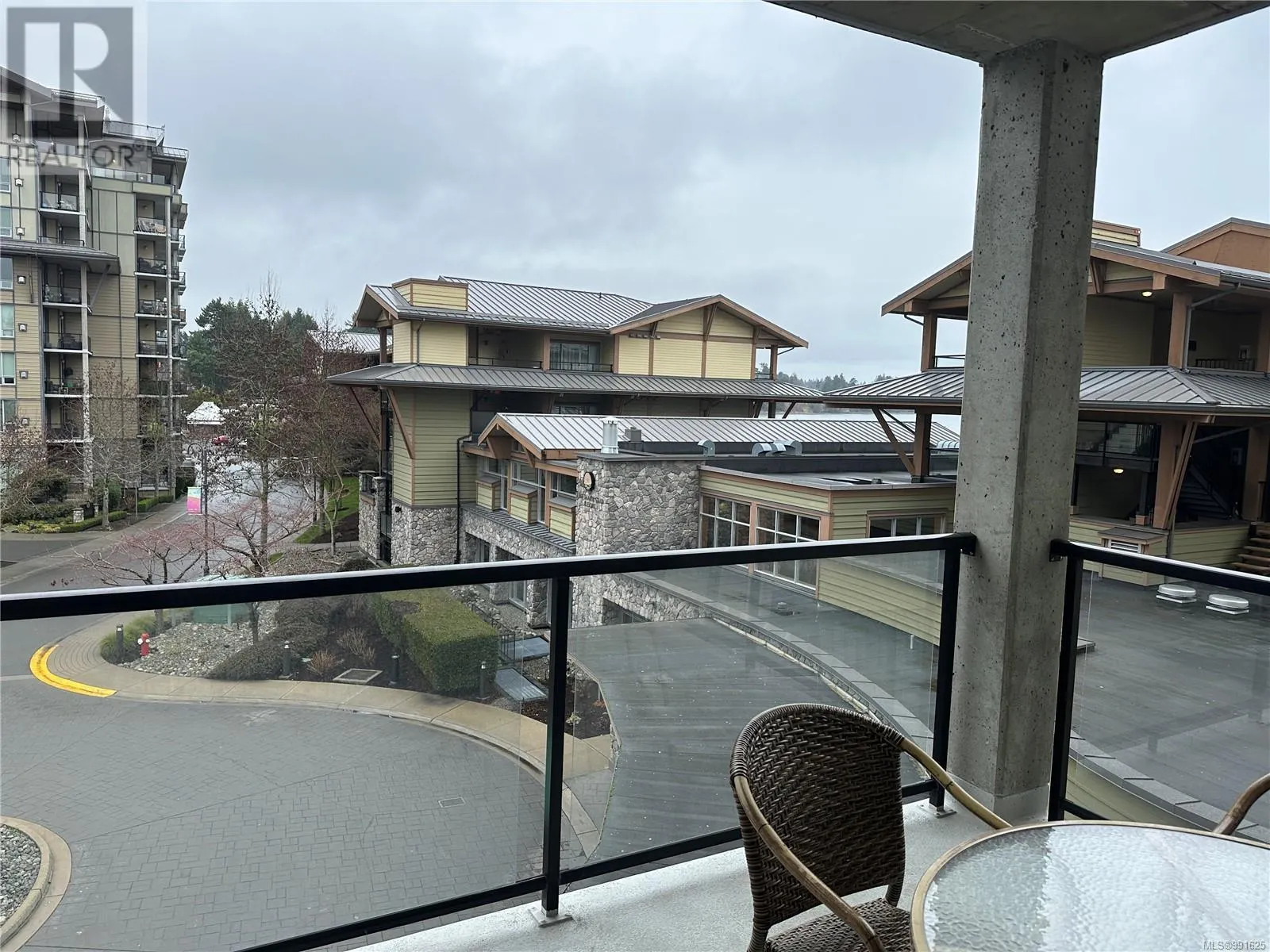 303D 181 Beachside Dr