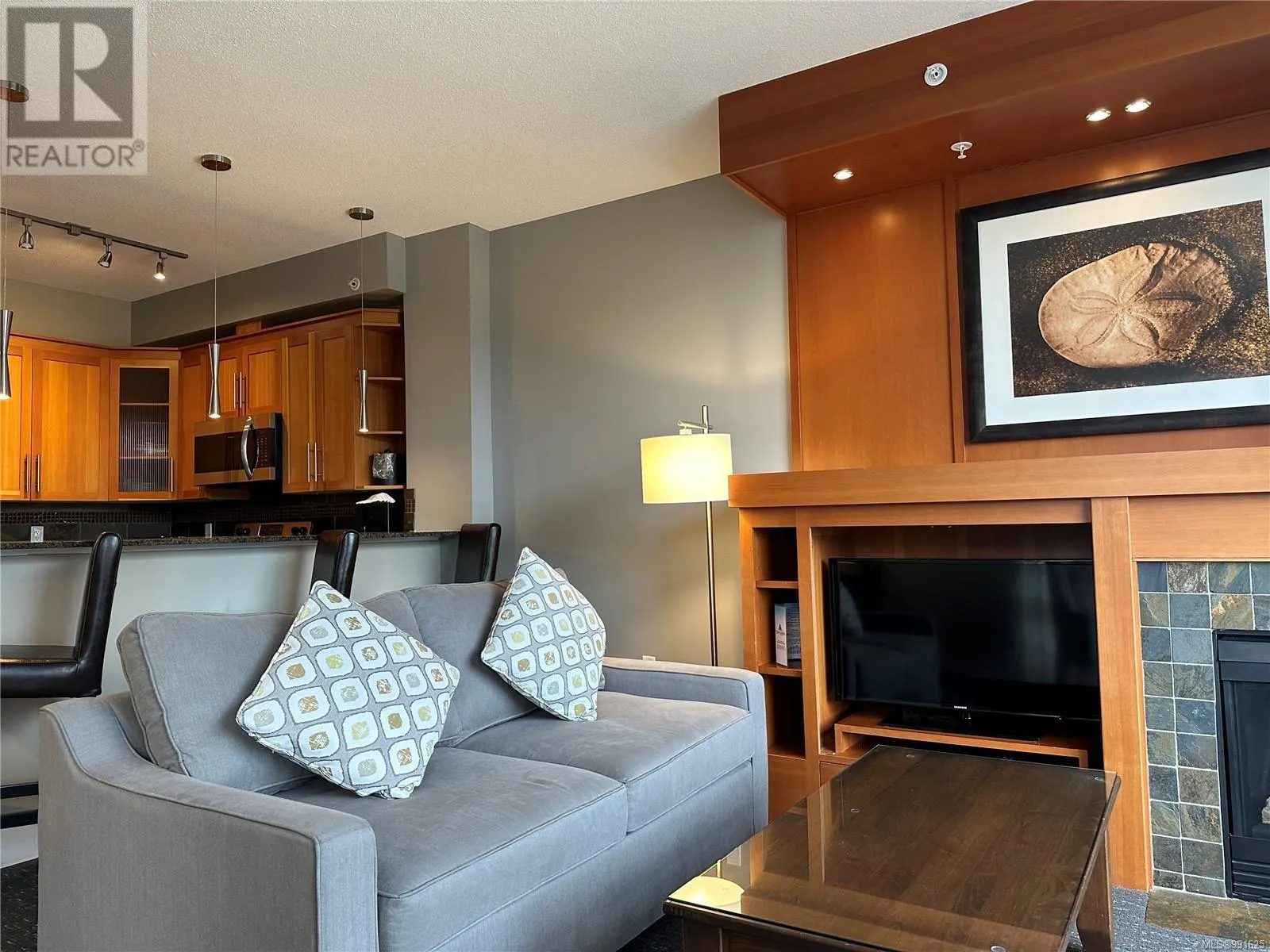 303D 181 Beachside Dr