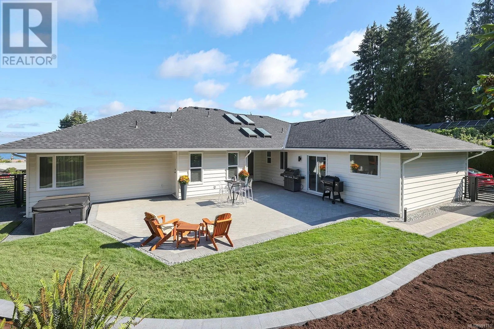 274 Crescent Rd W