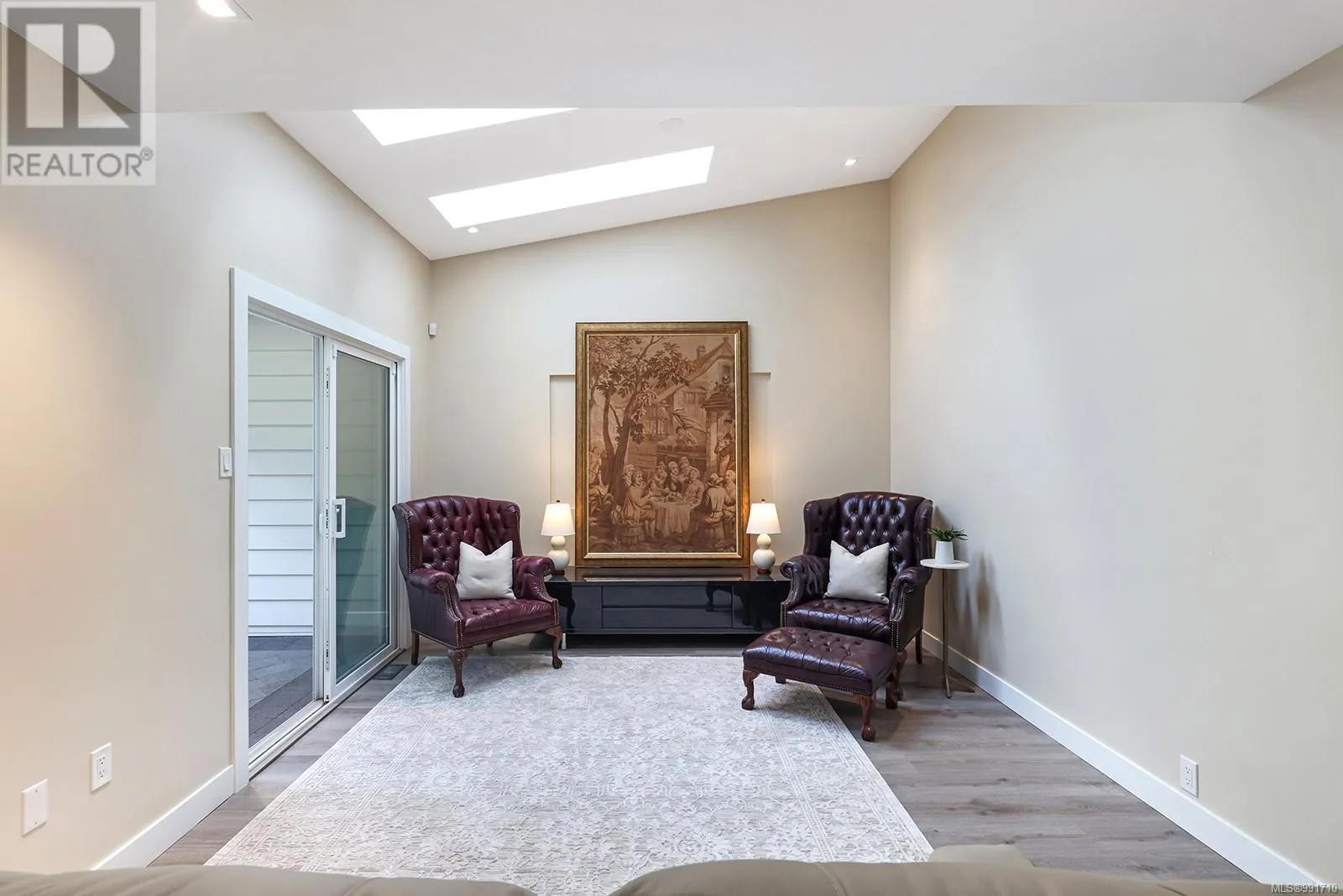 274 Crescent Rd W