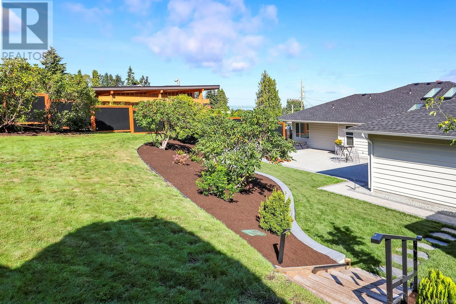274 Crescent Rd W