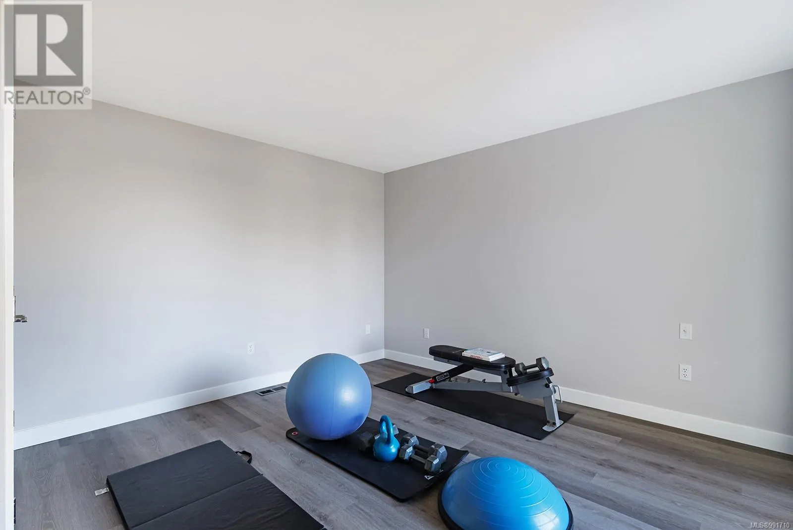 274 Crescent Rd W