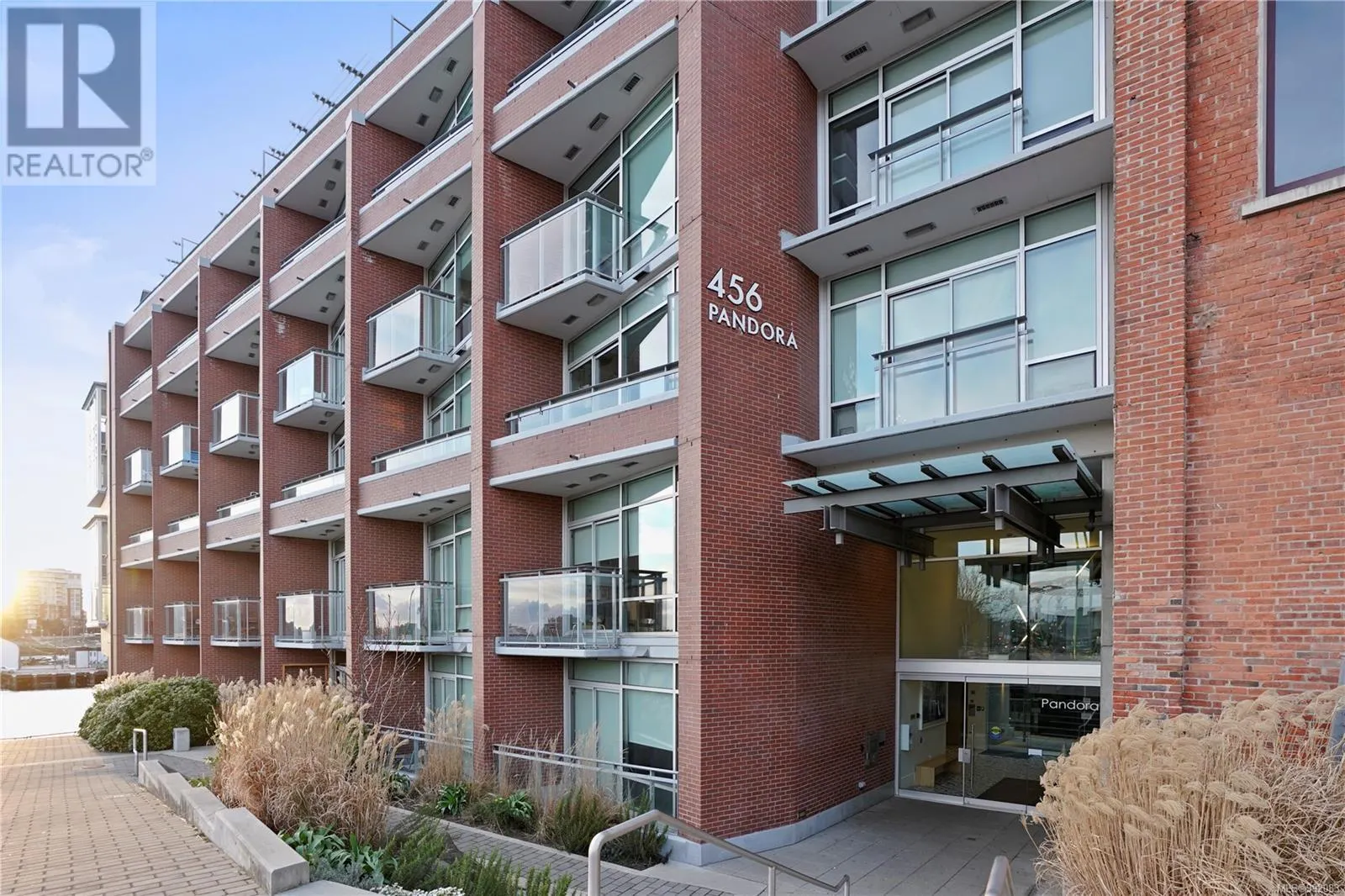311 456 Pandora Ave