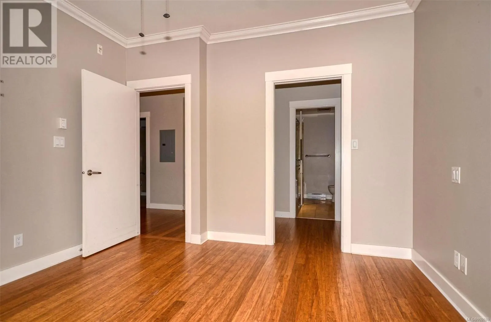 102 9820 Seaport Pl