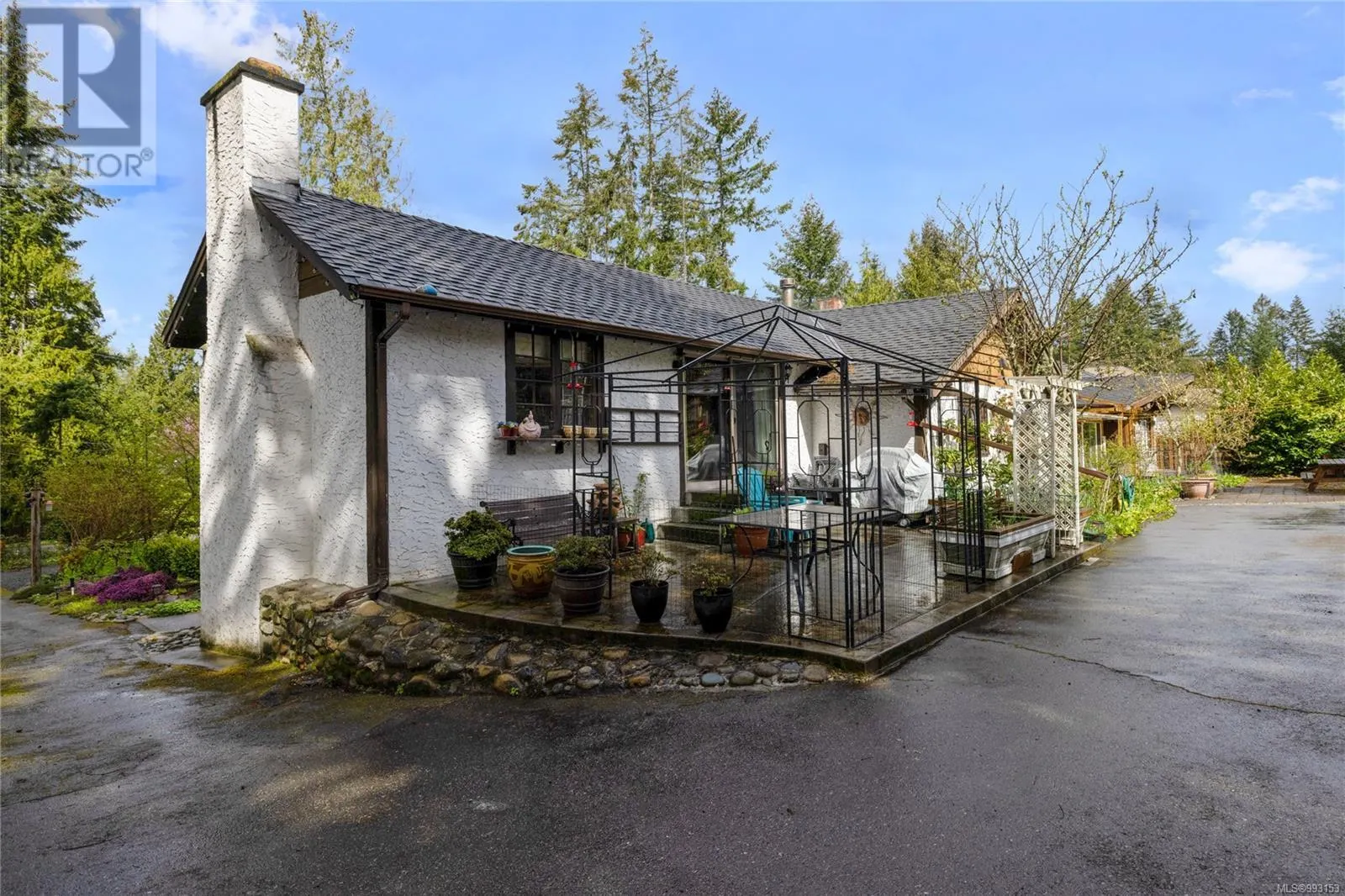 218 Sunningdale Rd E