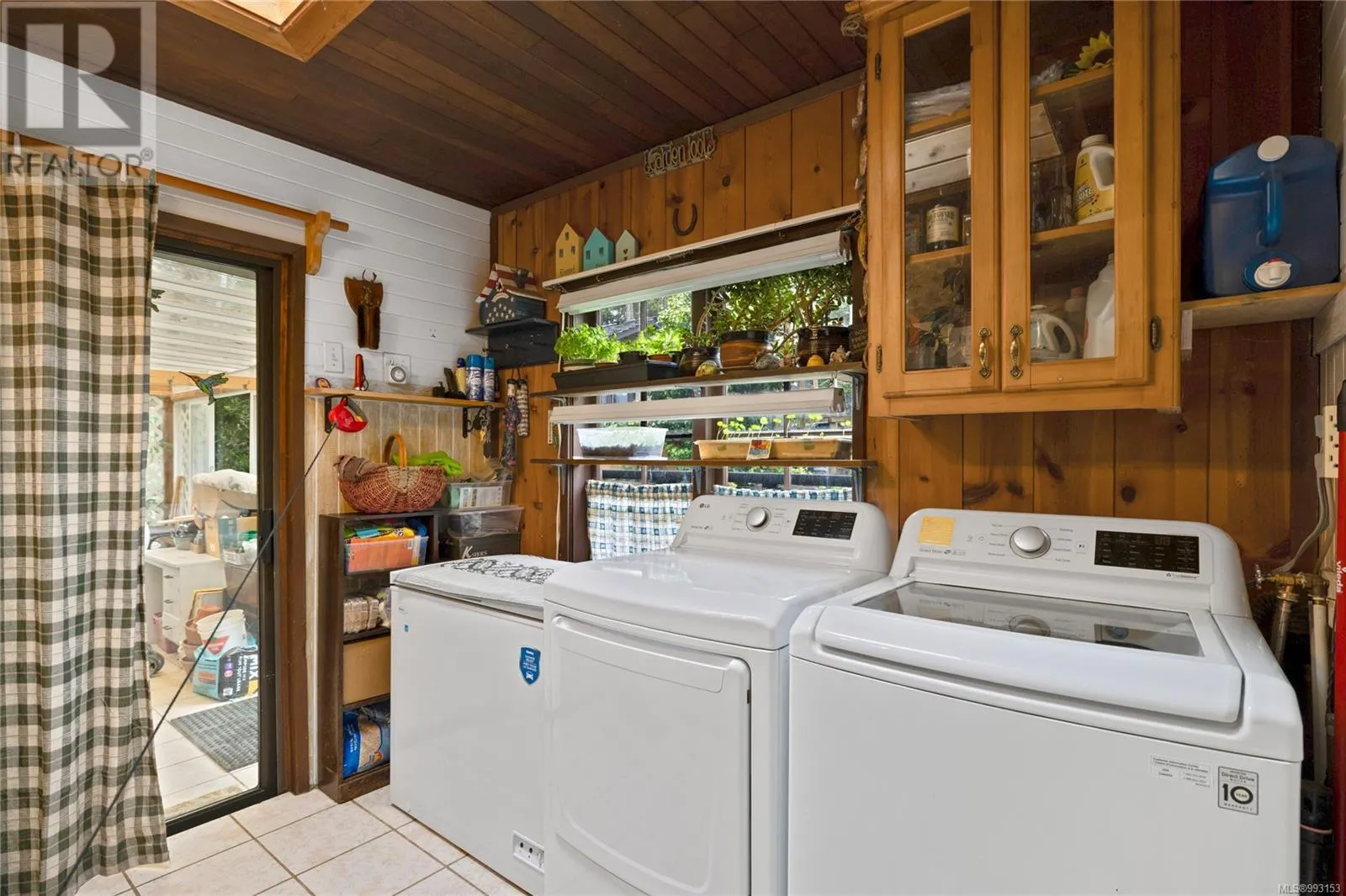 218 Sunningdale Rd E