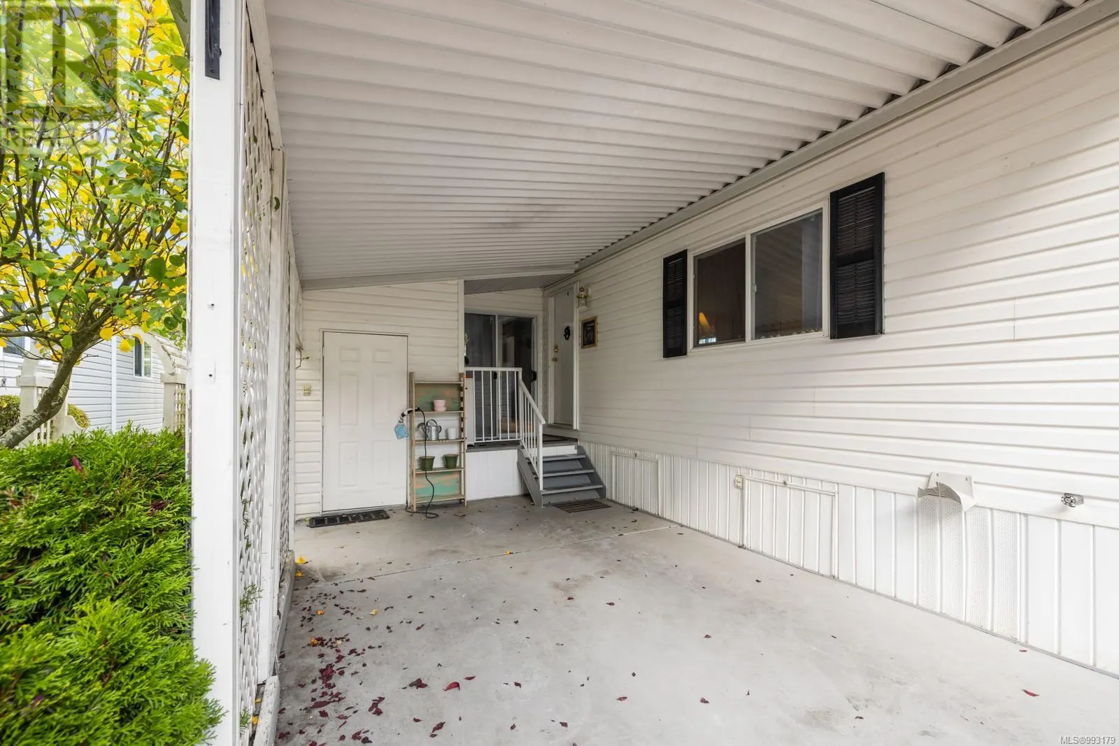 11 7401 Central Saanich Rd