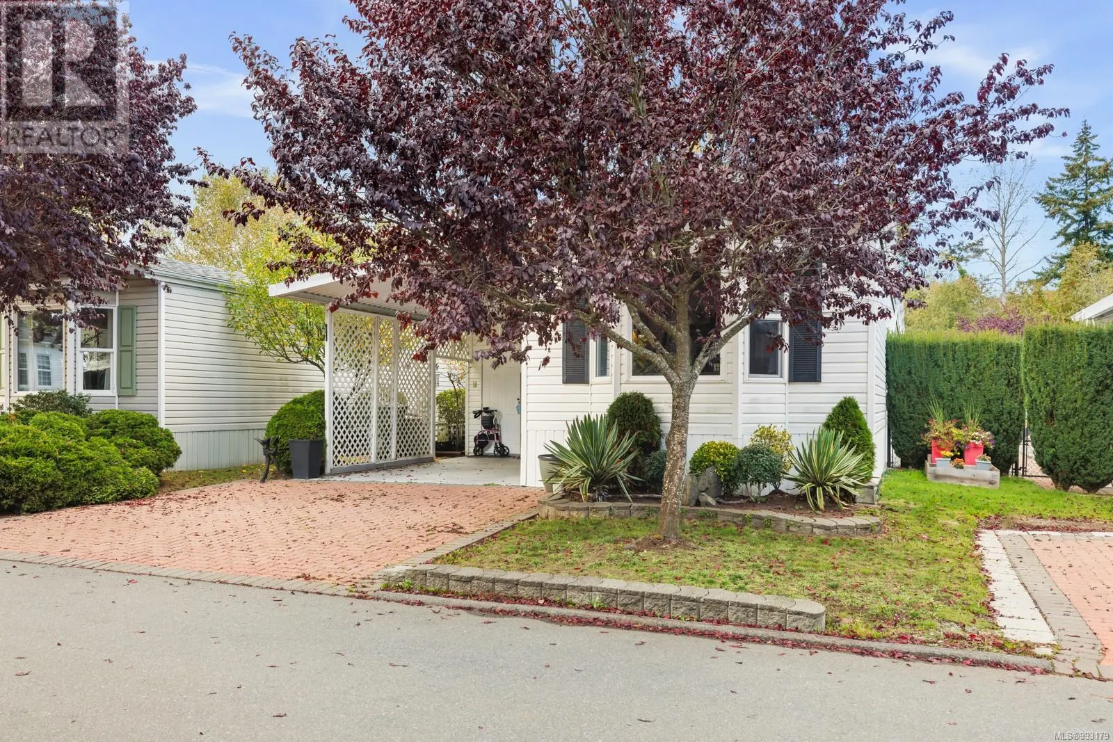 11 7401 Central Saanich Rd