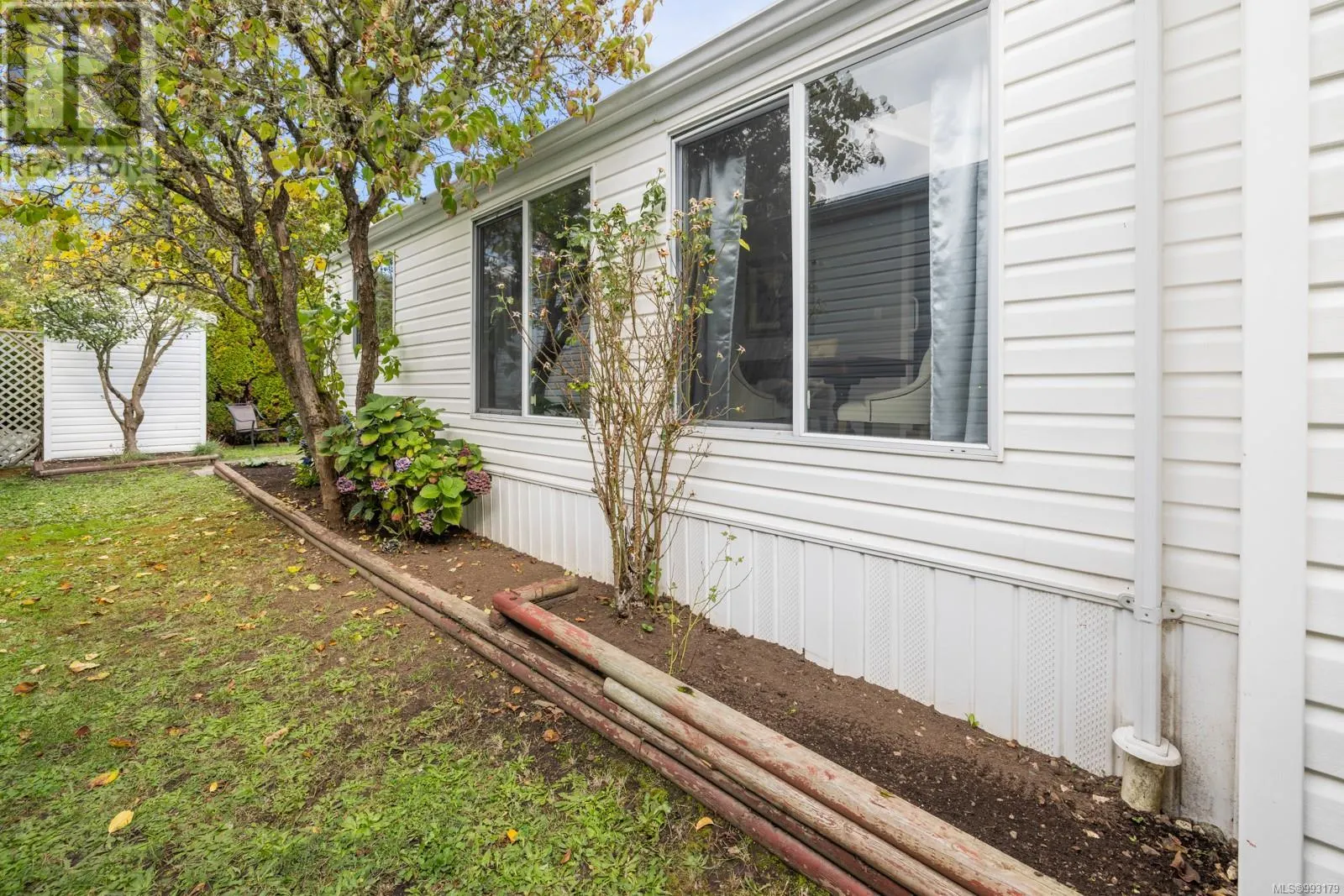 11 7401 Central Saanich Rd