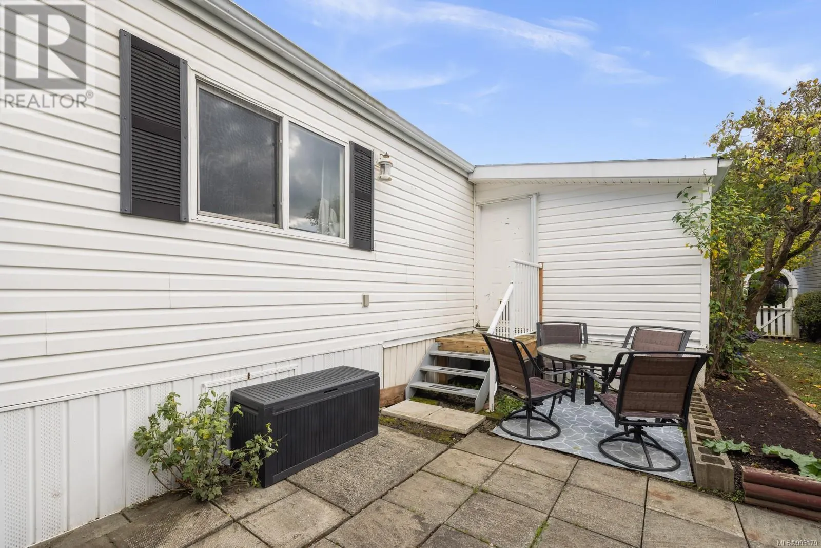 11 7401 Central Saanich Rd