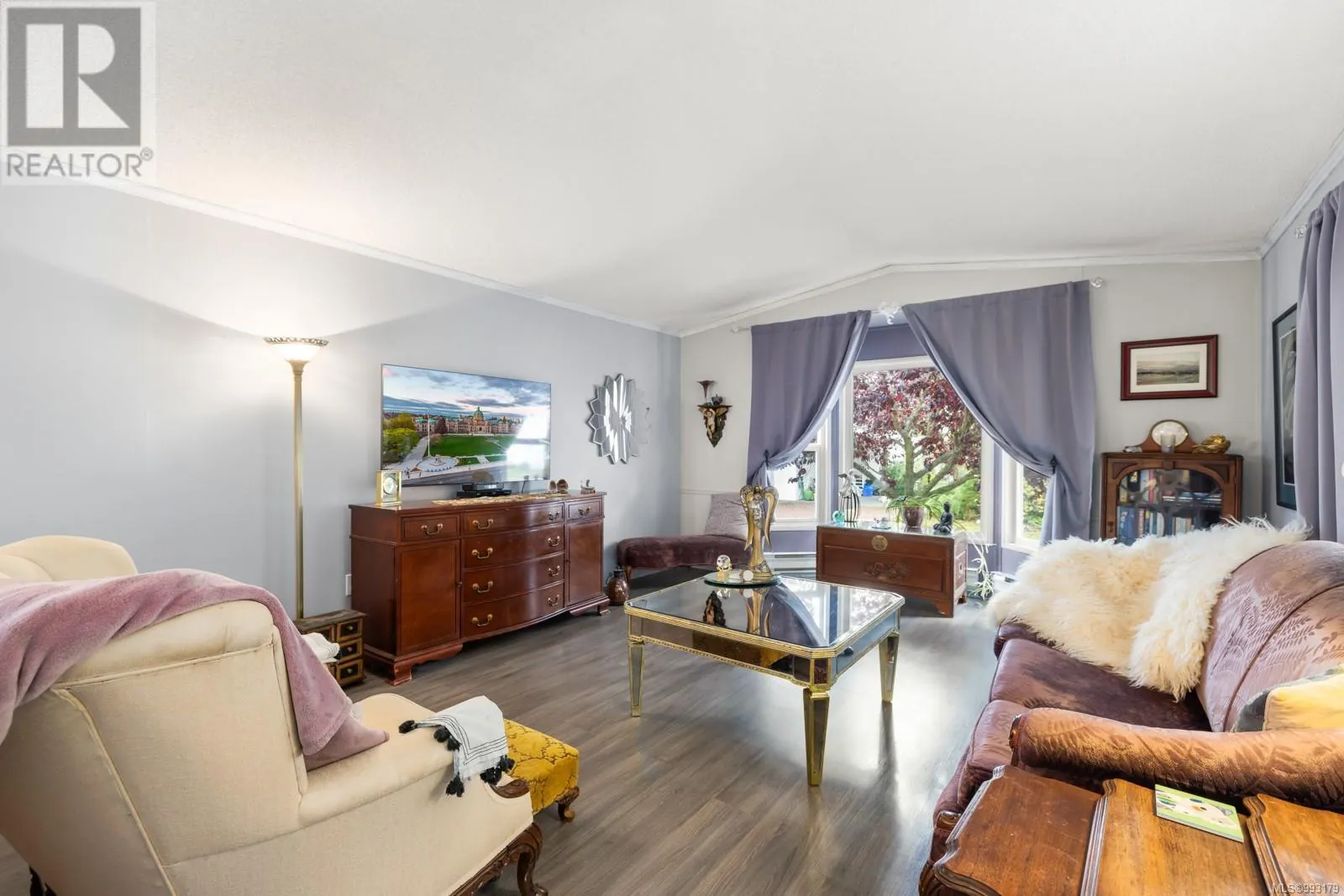 11 7401 Central Saanich Rd