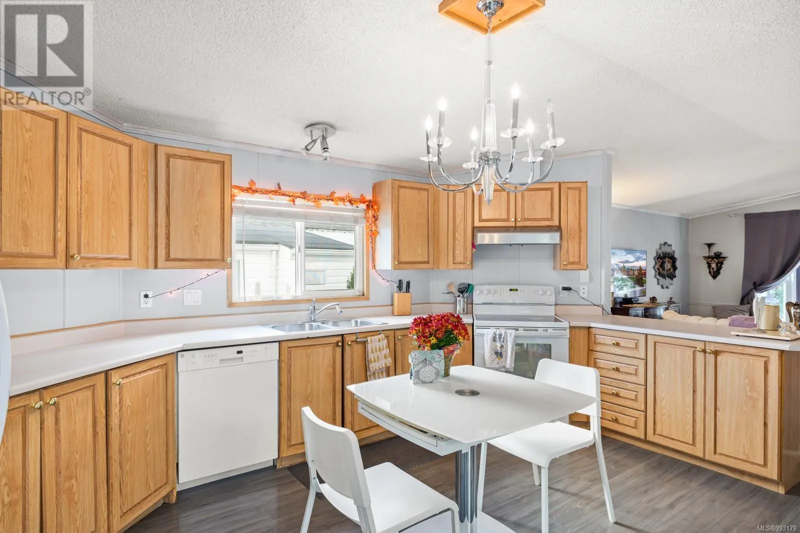 11 7401 Central Saanich Rd