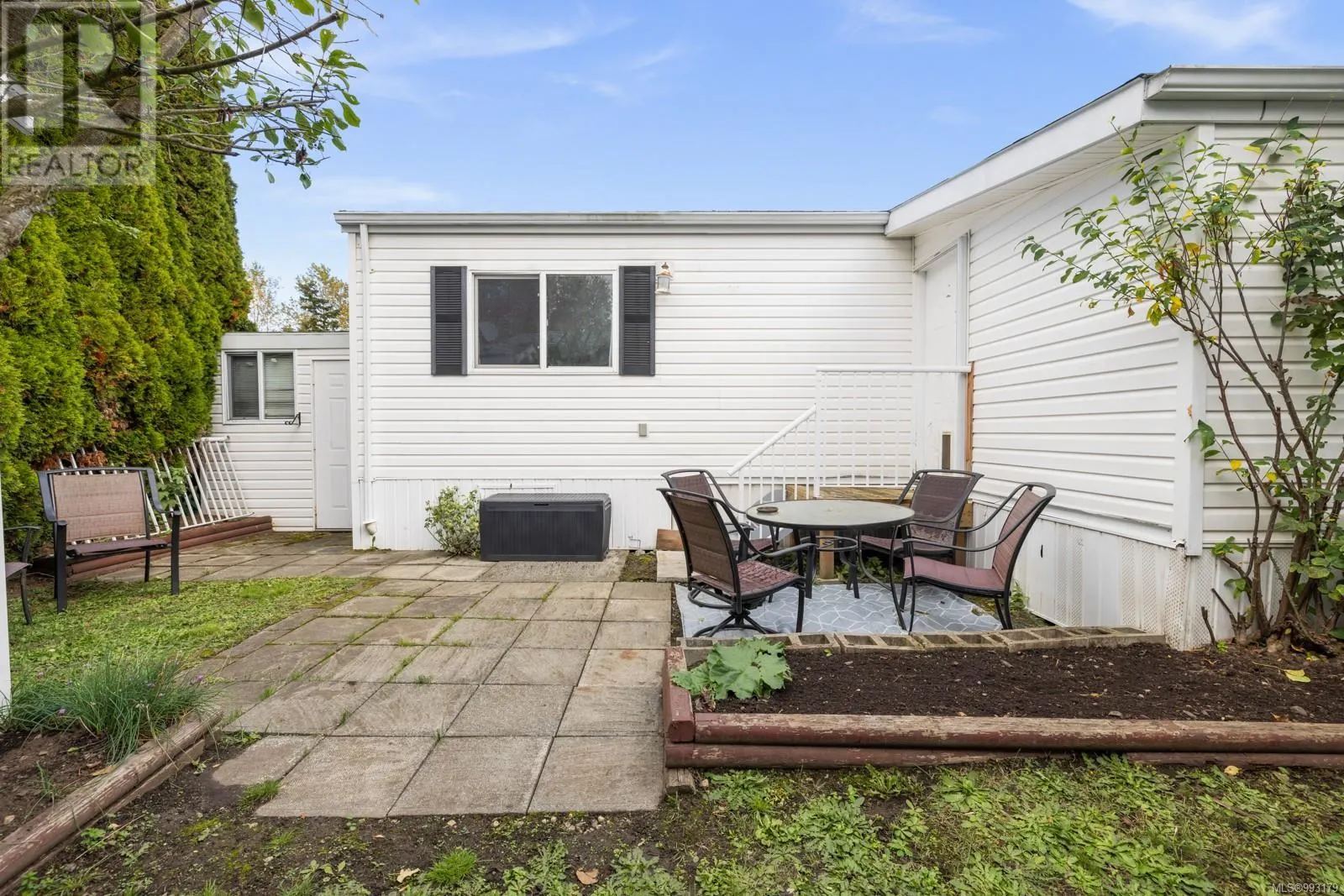 11 7401 Central Saanich Rd