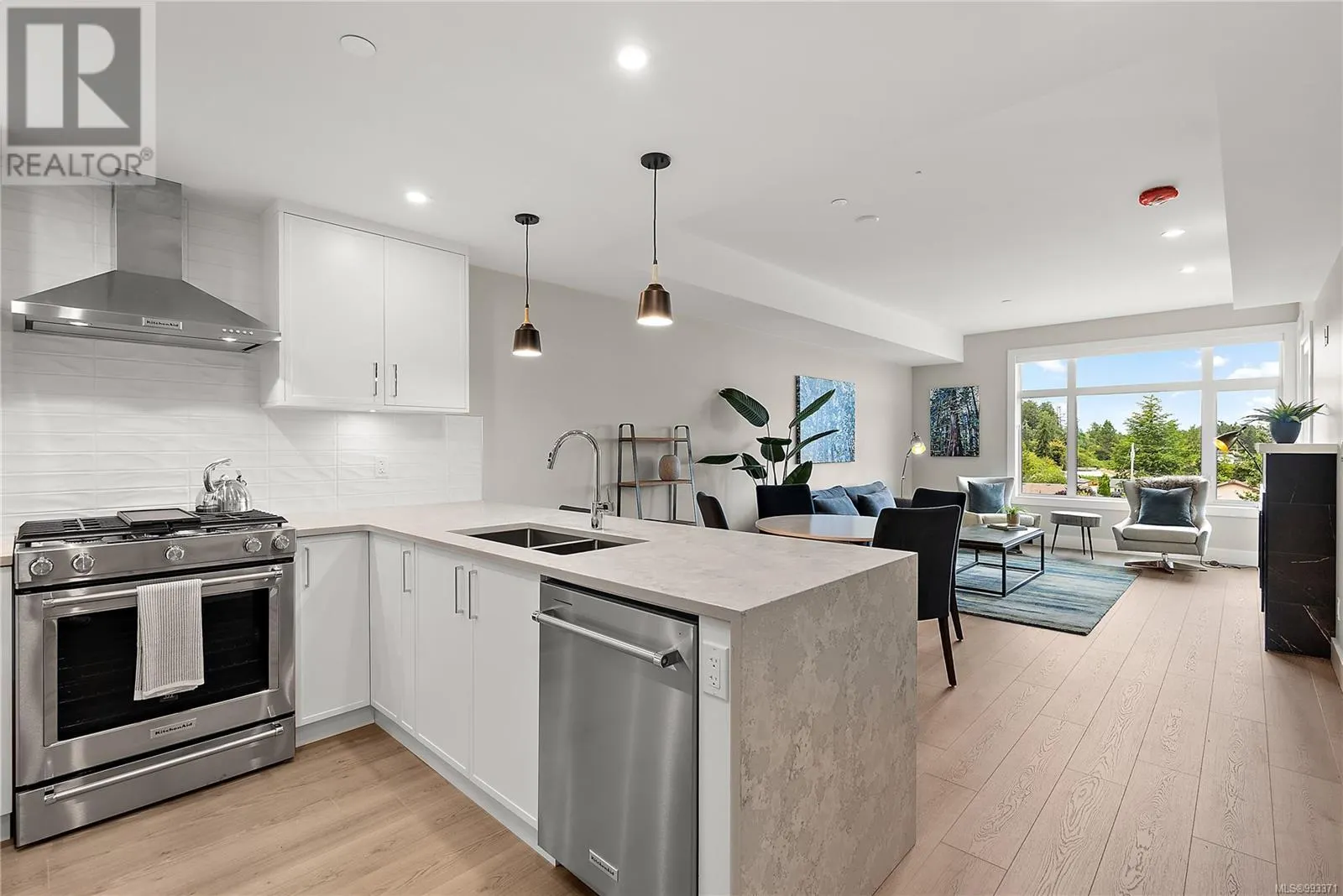 206 2520 Hackett Cres