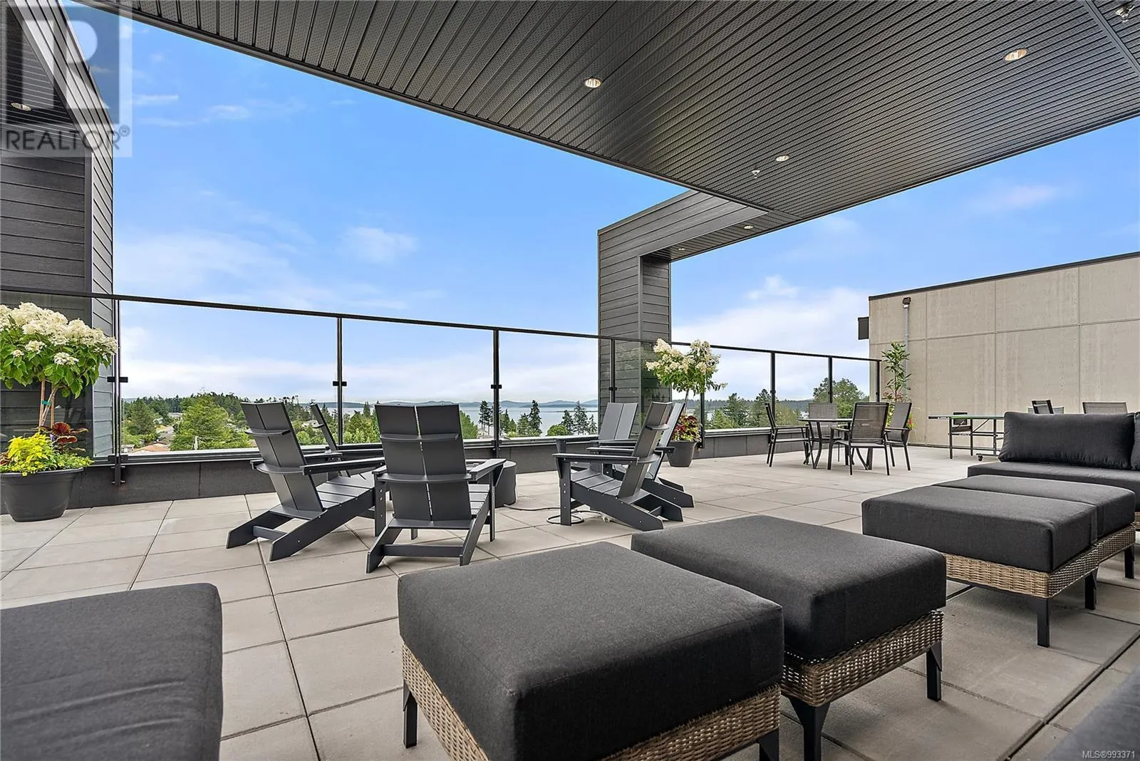 206 2520 Hackett Cres