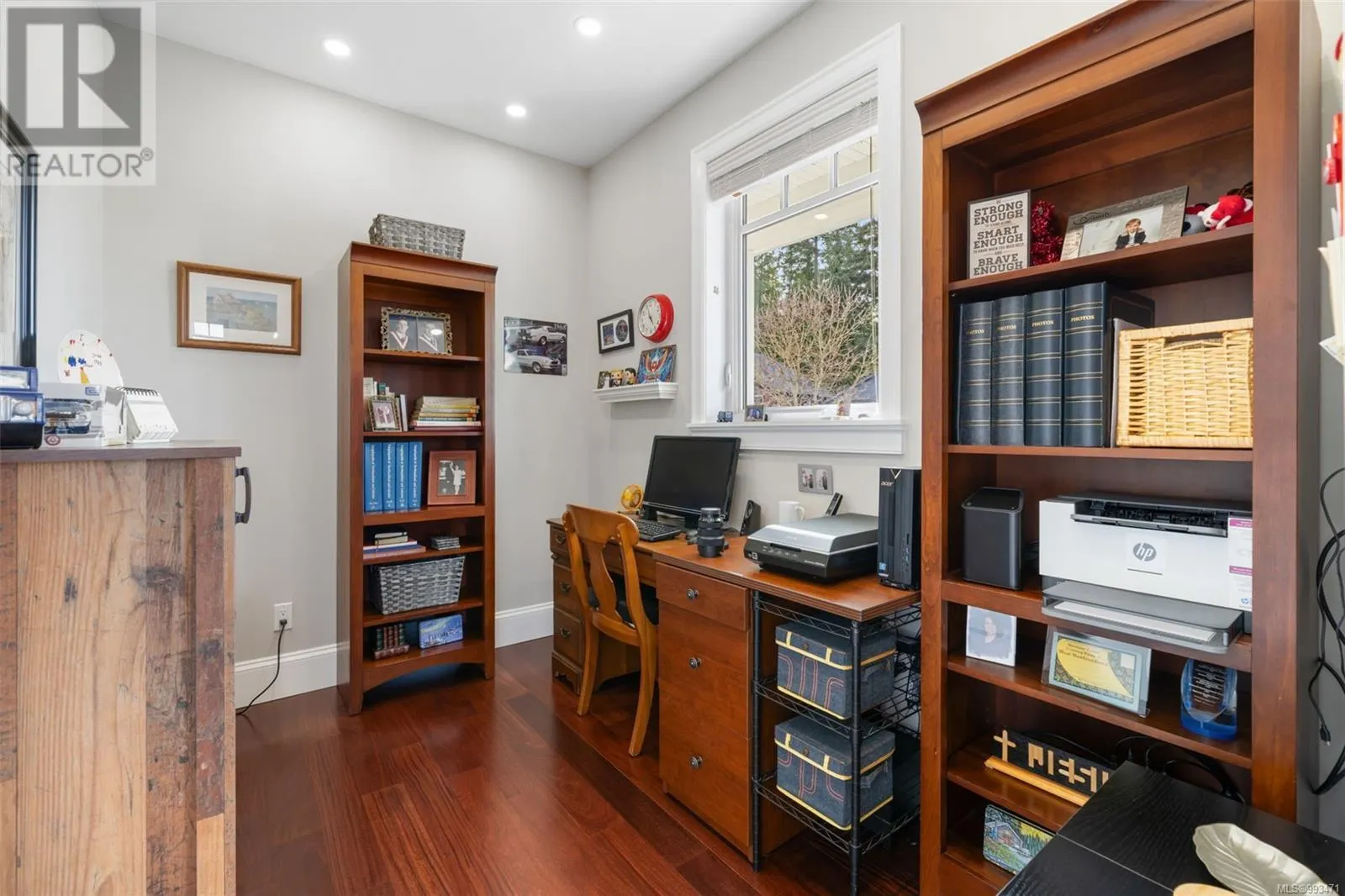 10123 Island View Close