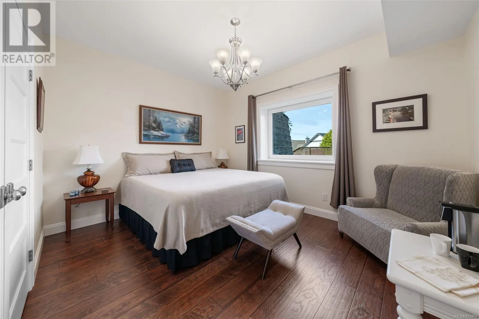 10123 Island View Close