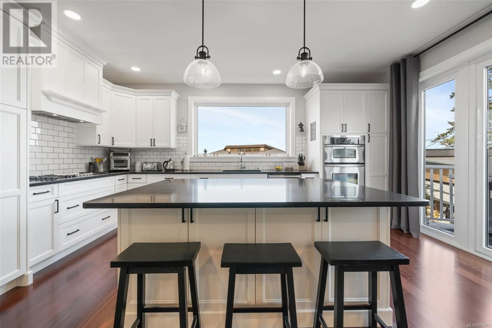 10123 Island View Close