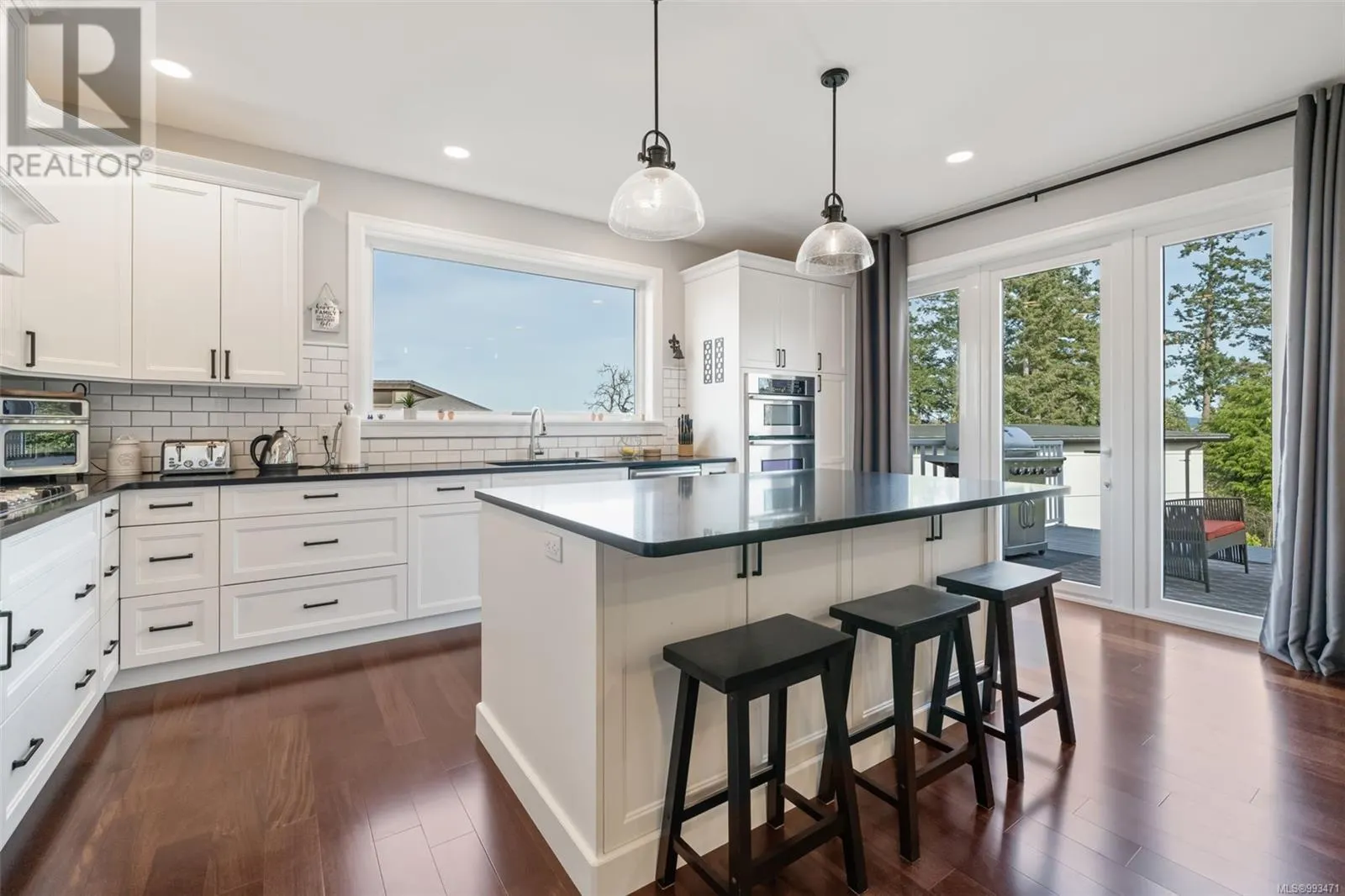 10123 Island View Close